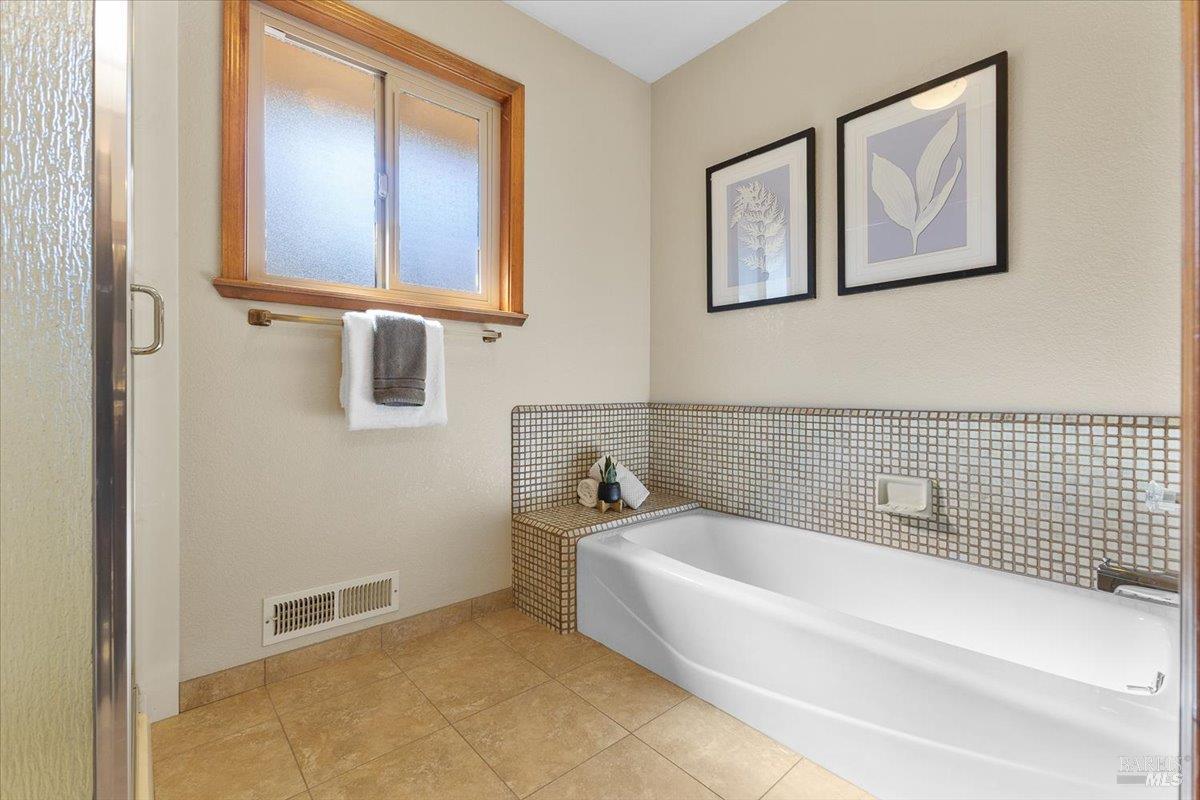 Detail Gallery Image 28 of 42 For 4604 Morris Ct, Santa Rosa,  CA 95405 - 3 Beds | 2/1 Baths