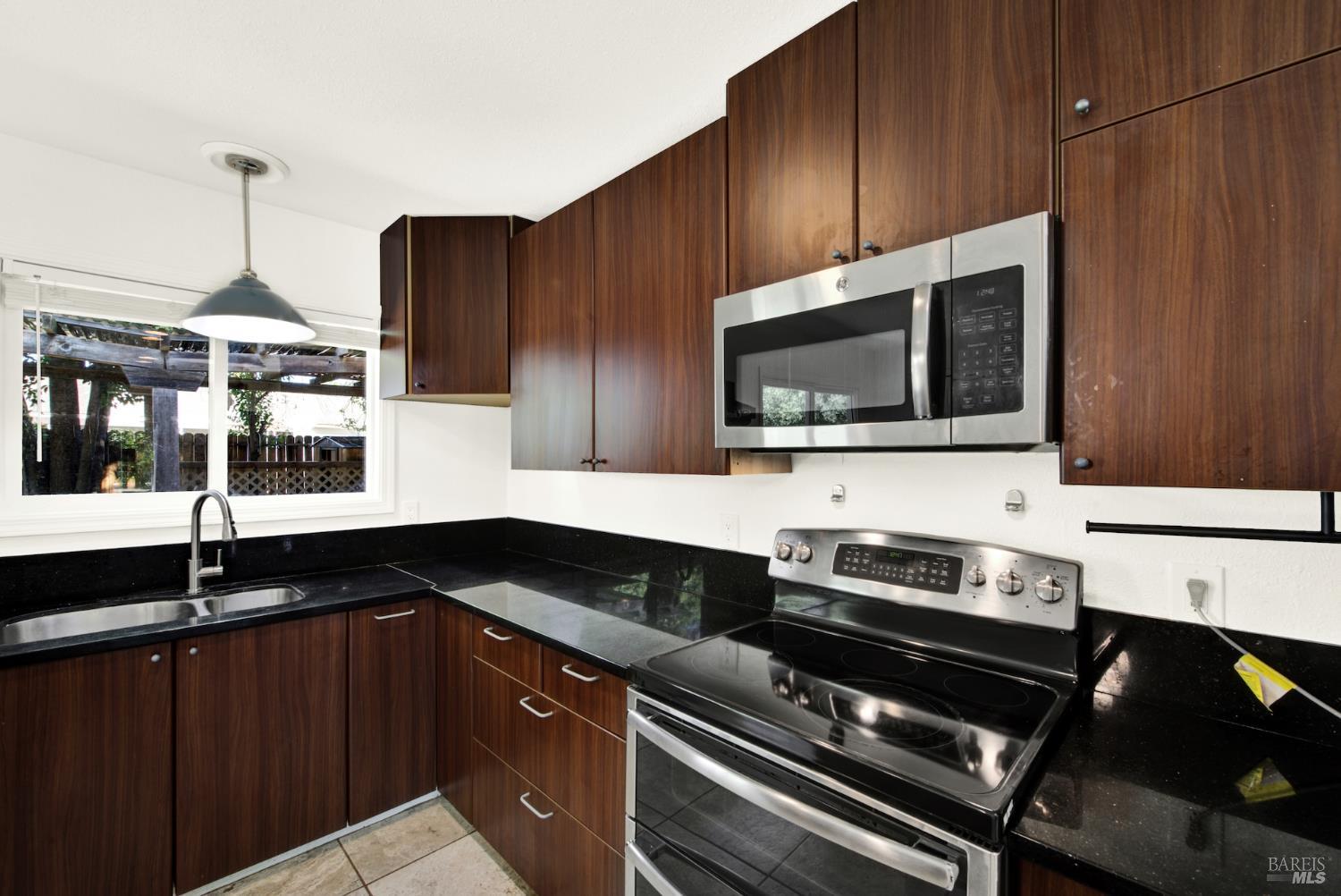 Detail Gallery Image 27 of 56 For 640 Berkshire Dr, Dixon,  CA 95620 - 4 Beds | 2 Baths