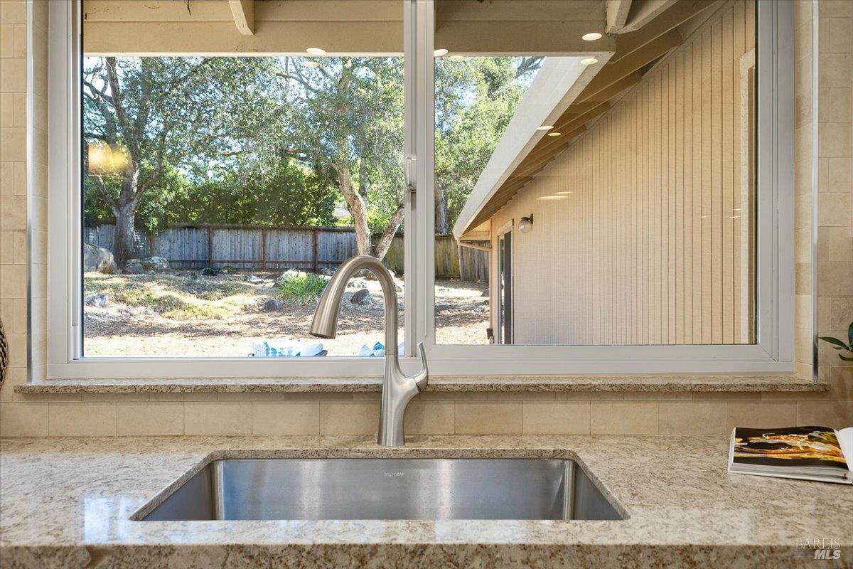 Detail Gallery Image 12 of 42 For 4604 Morris Ct, Santa Rosa,  CA 95405 - 3 Beds | 2/1 Baths