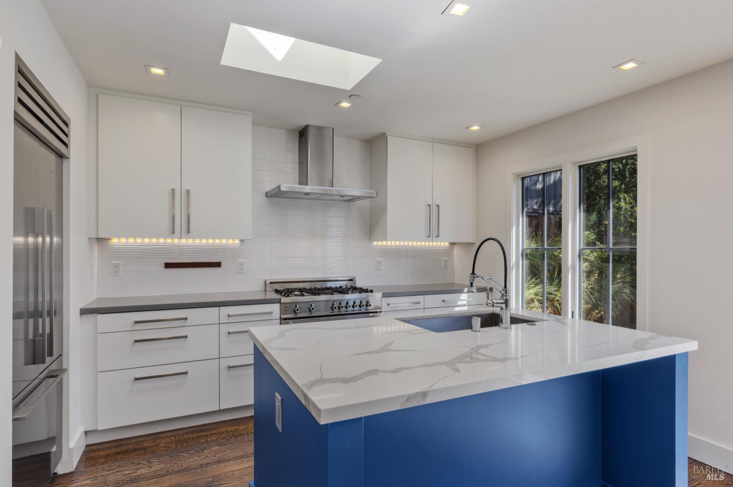 Detail Gallery Image 11 of 39 For 137 Granada Dr, Corte Madera,  CA 94925 - 4 Beds | 4 Baths