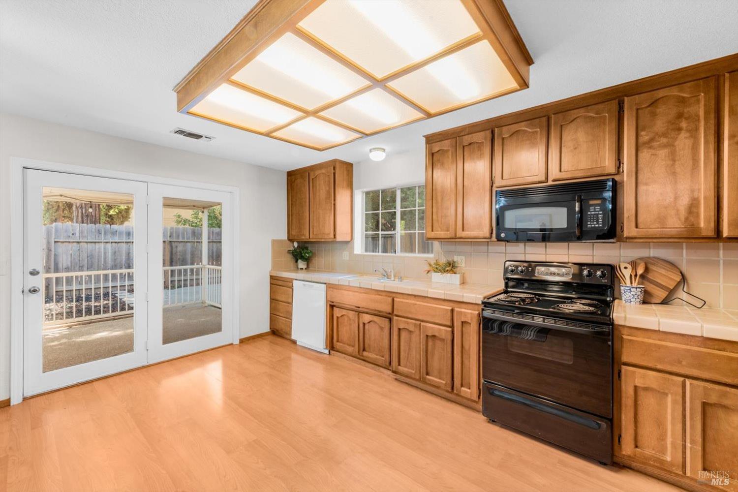 Detail Gallery Image 14 of 54 For 1015 Mason Ct, Dixon,  CA 95620 - 3 Beds | 2 Baths