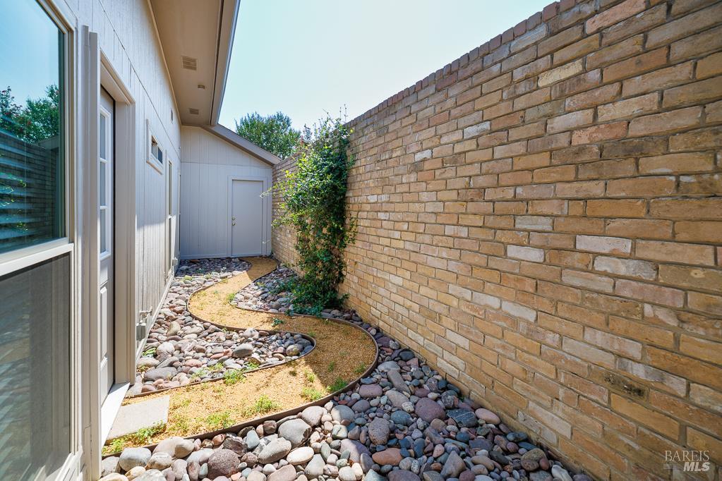 Detail Gallery Image 10 of 37 For 428 Tall Oaks Ln, Other City,  CA 75081 - 2 Beds | 2 Baths