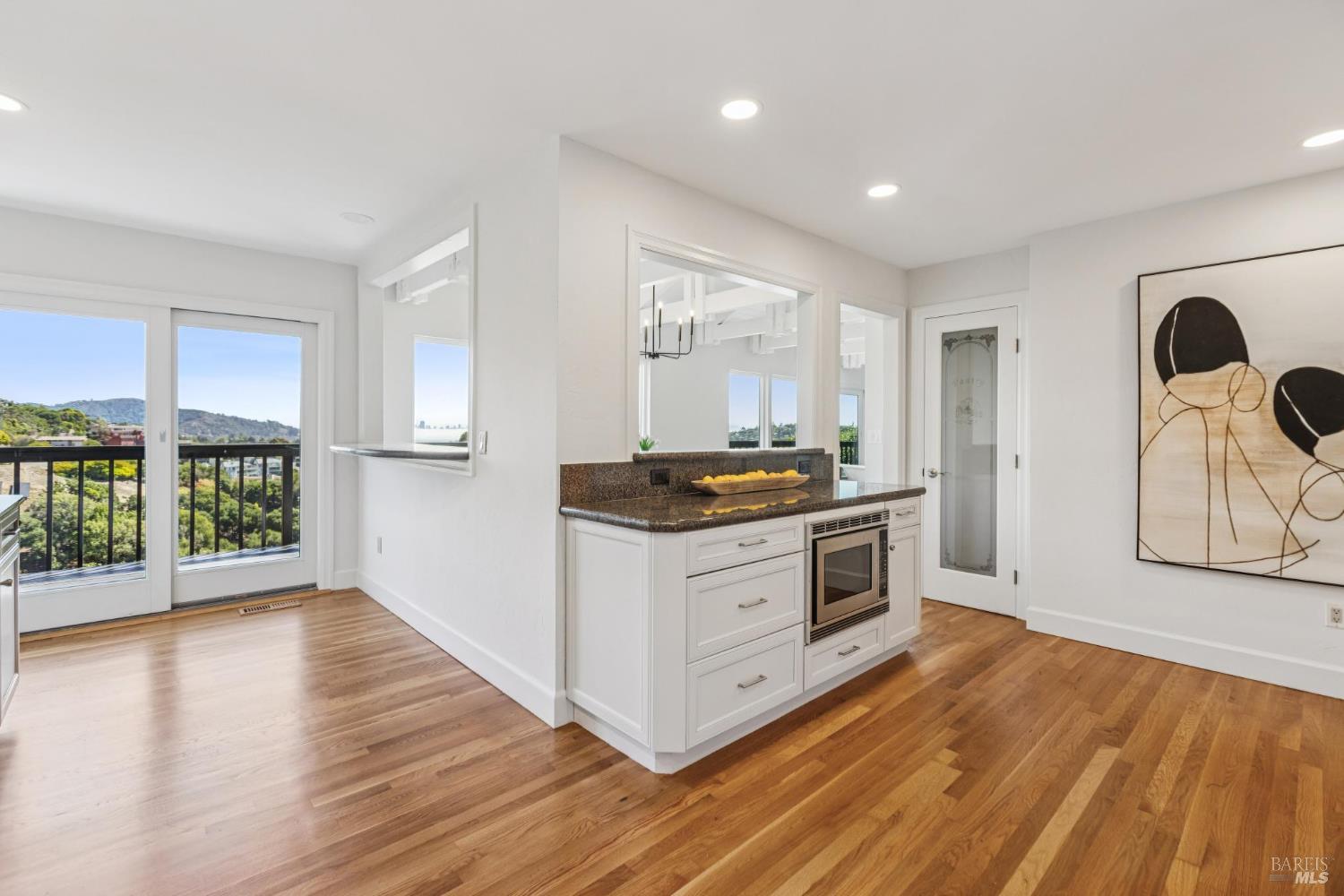 Detail Gallery Image 18 of 51 For 12 Tara View Rd, Belvedere Tiburon,  CA 94920 - 3 Beds | 2/1 Baths