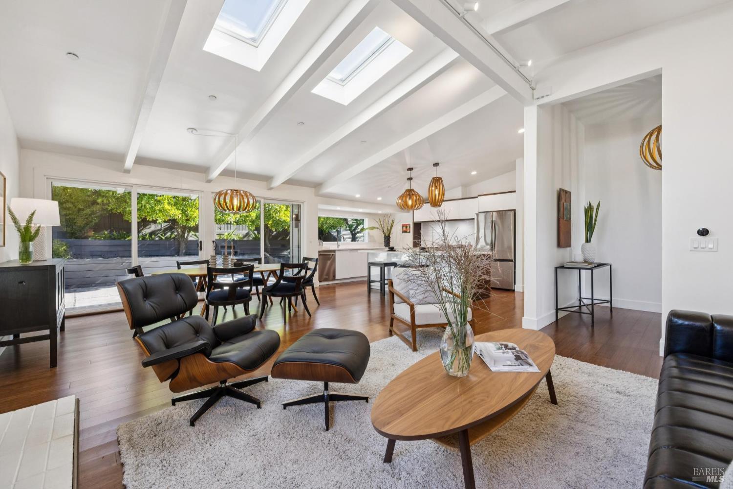 Detail Gallery Image 16 of 48 For 576 Wakerobin Ln, San Rafael,  CA 94903 - 3 Beds | 2 Baths