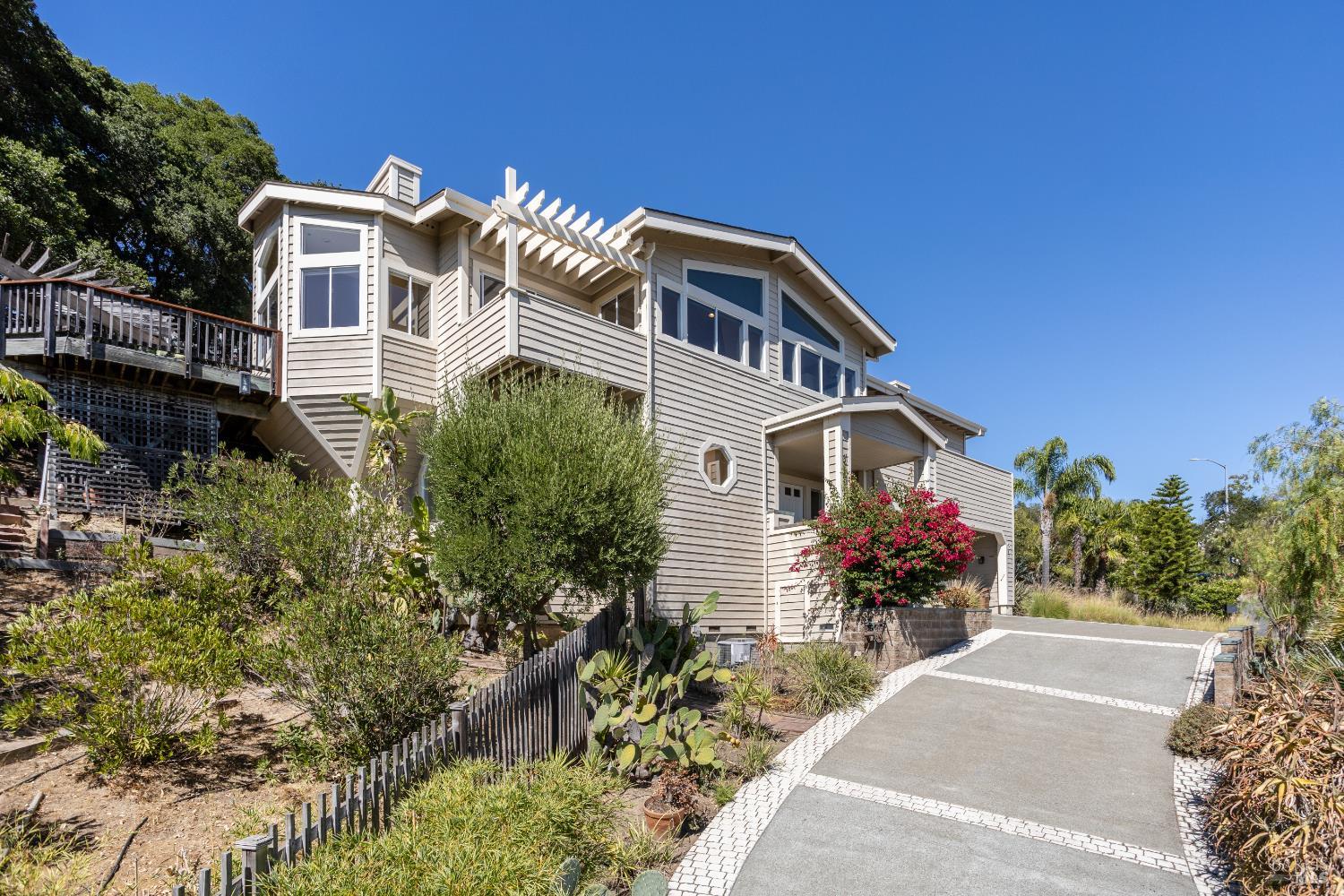 Detail Gallery Image 60 of 62 For 2901 Las Gallinas Ave, San Rafael,  CA 94903 - 4 Beds | 3/1 Baths