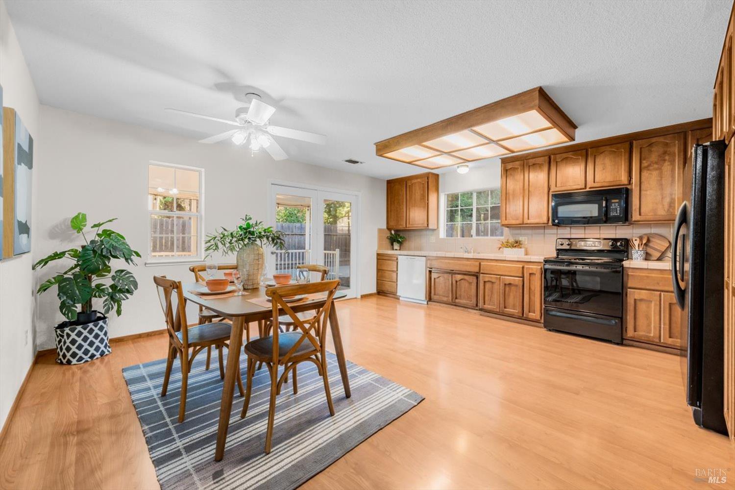 Detail Gallery Image 9 of 54 For 1015 Mason Ct, Dixon,  CA 95620 - 3 Beds | 2 Baths