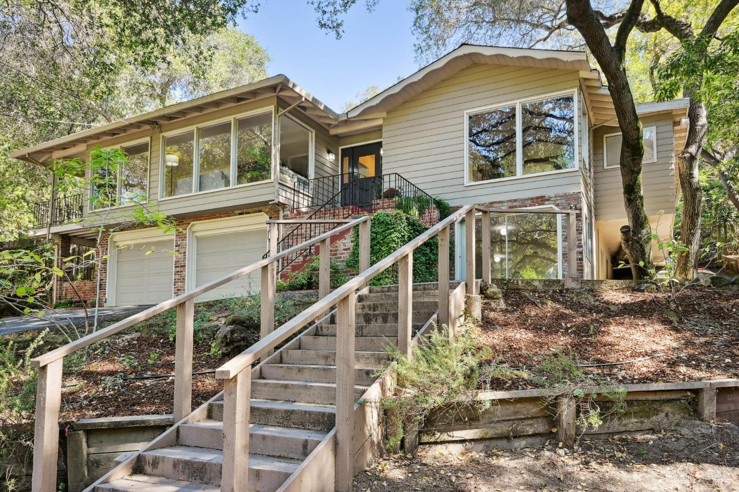 Detail Gallery Image 4 of 74 For 135 Spring Grove Ave, San Rafael,  CA 94901 - 6 Beds | 5/2 Baths