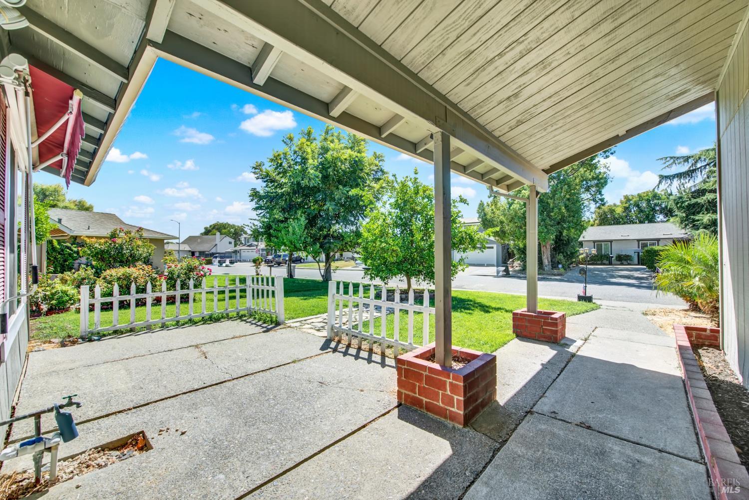 Detail Gallery Image 7 of 56 For 640 Berkshire Dr, Dixon,  CA 95620 - 4 Beds | 2 Baths