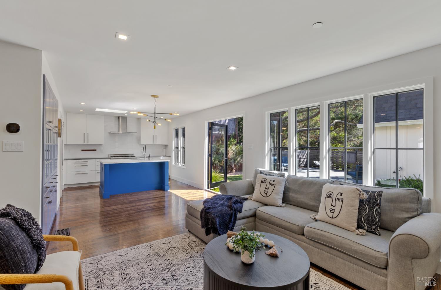 Detail Gallery Image 9 of 39 For 137 Granada Dr, Corte Madera,  CA 94925 - 4 Beds | 4 Baths