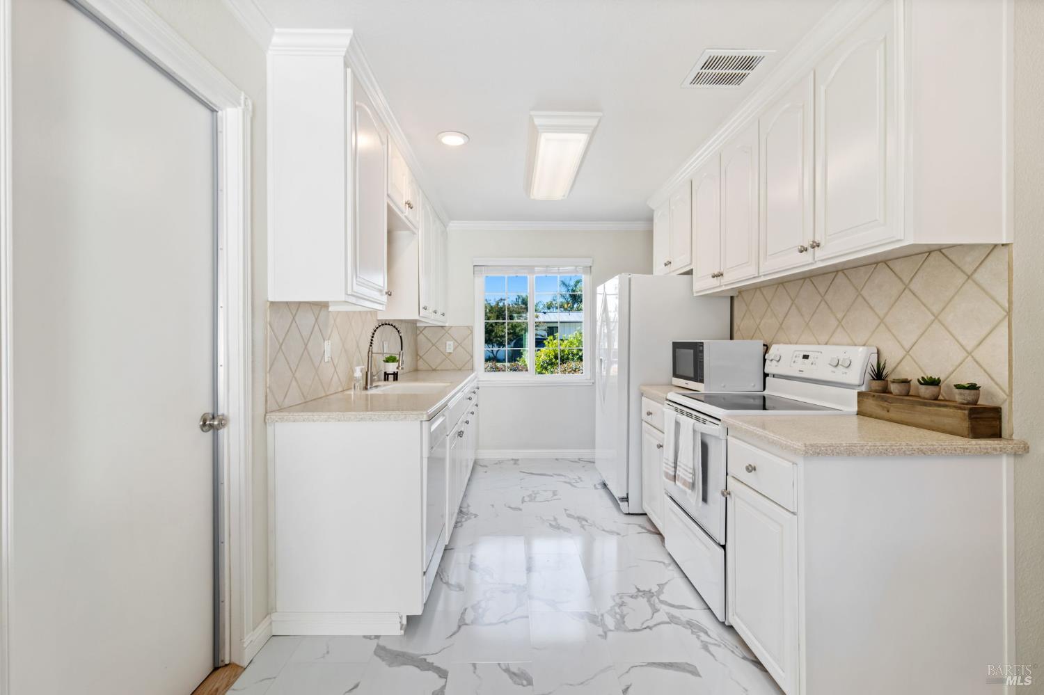 Detail Gallery Image 7 of 27 For 3122 Piedmont Ave, Napa,  CA 94558 - 3 Beds | 2 Baths