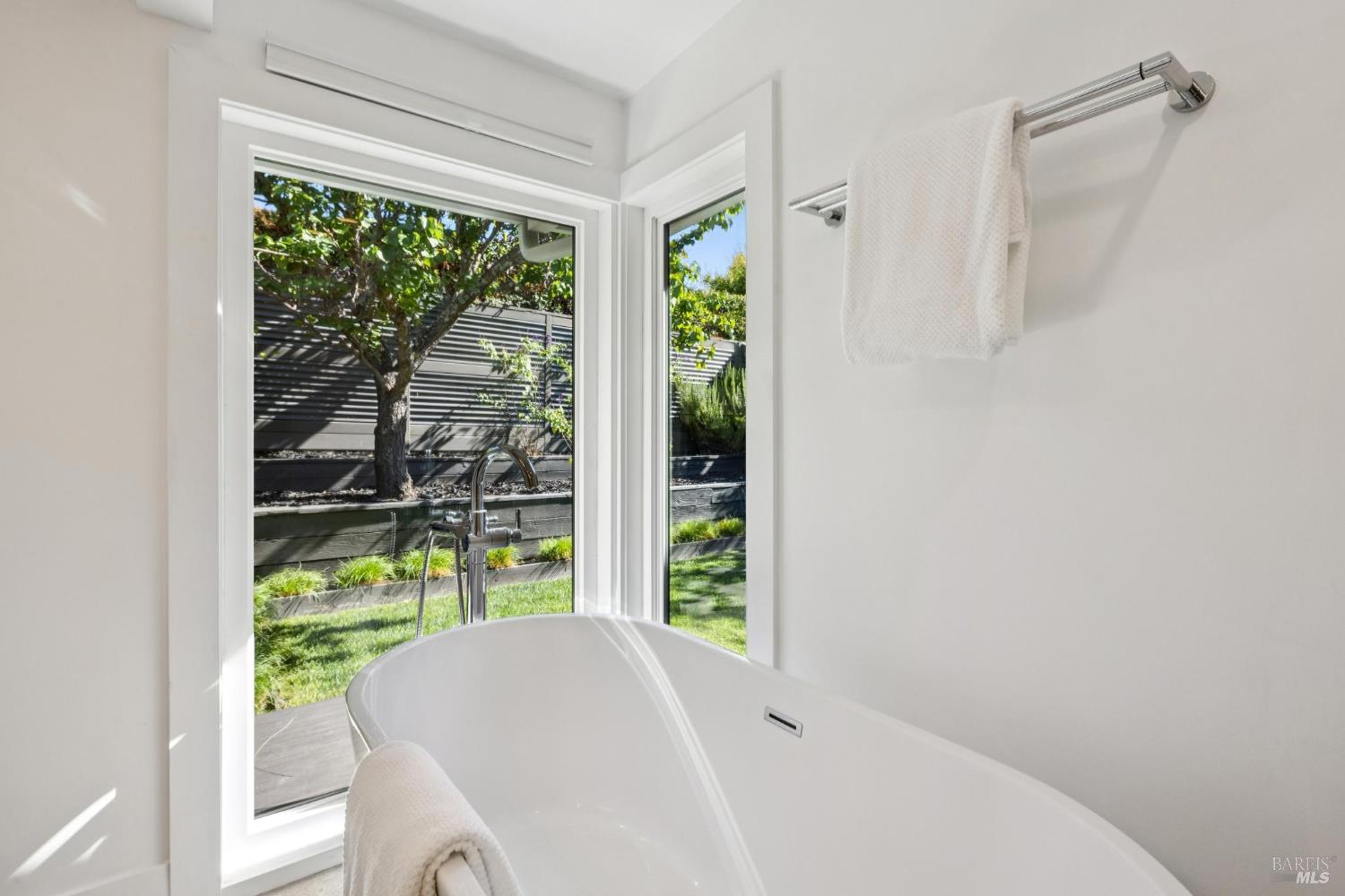 Detail Gallery Image 36 of 48 For 576 Wakerobin Ln, San Rafael,  CA 94903 - 3 Beds | 2 Baths