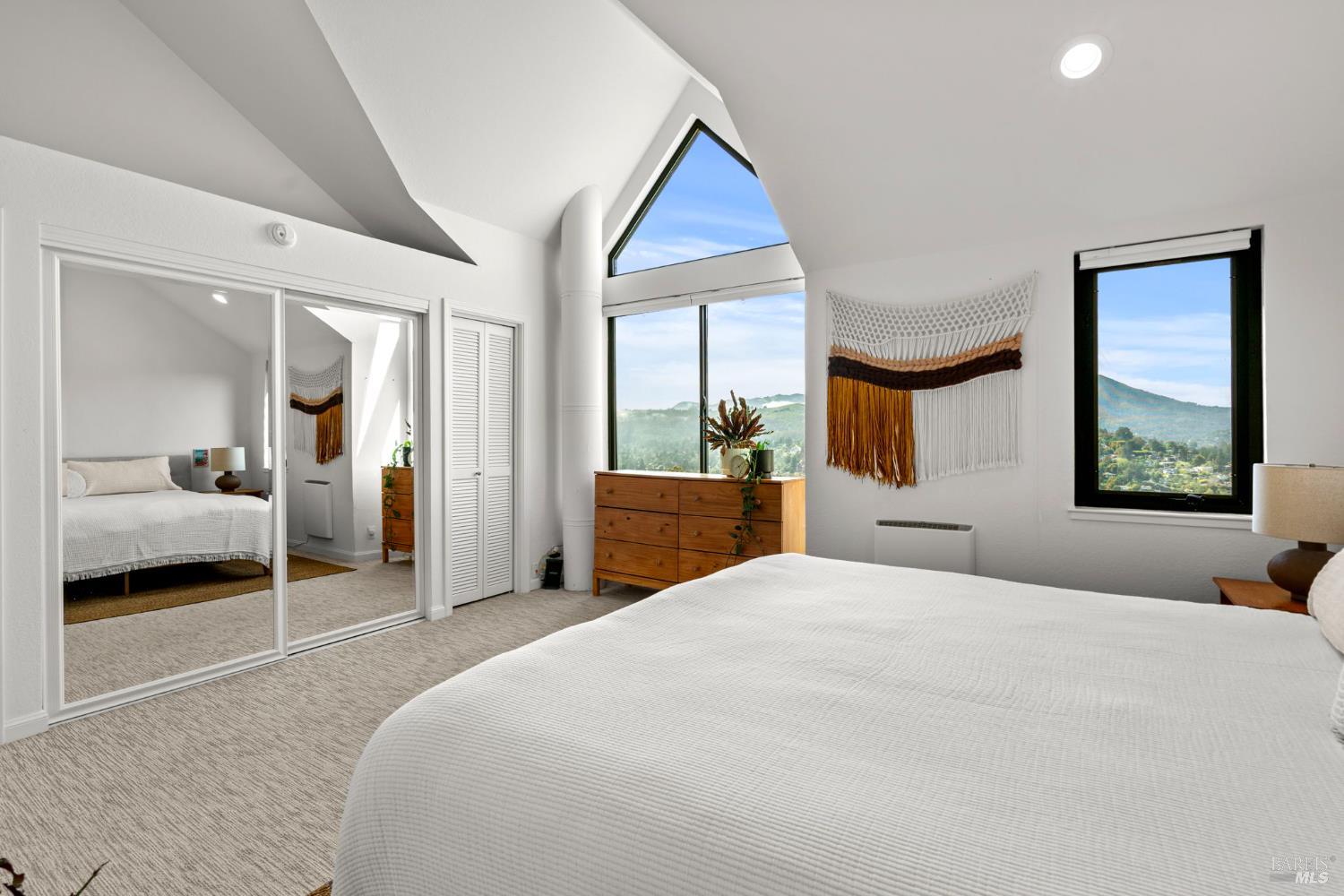 Detail Gallery Image 12 of 26 For 402 Donahue St, Sausalito,  CA 94965 - 3 Beds | 2/1 Baths