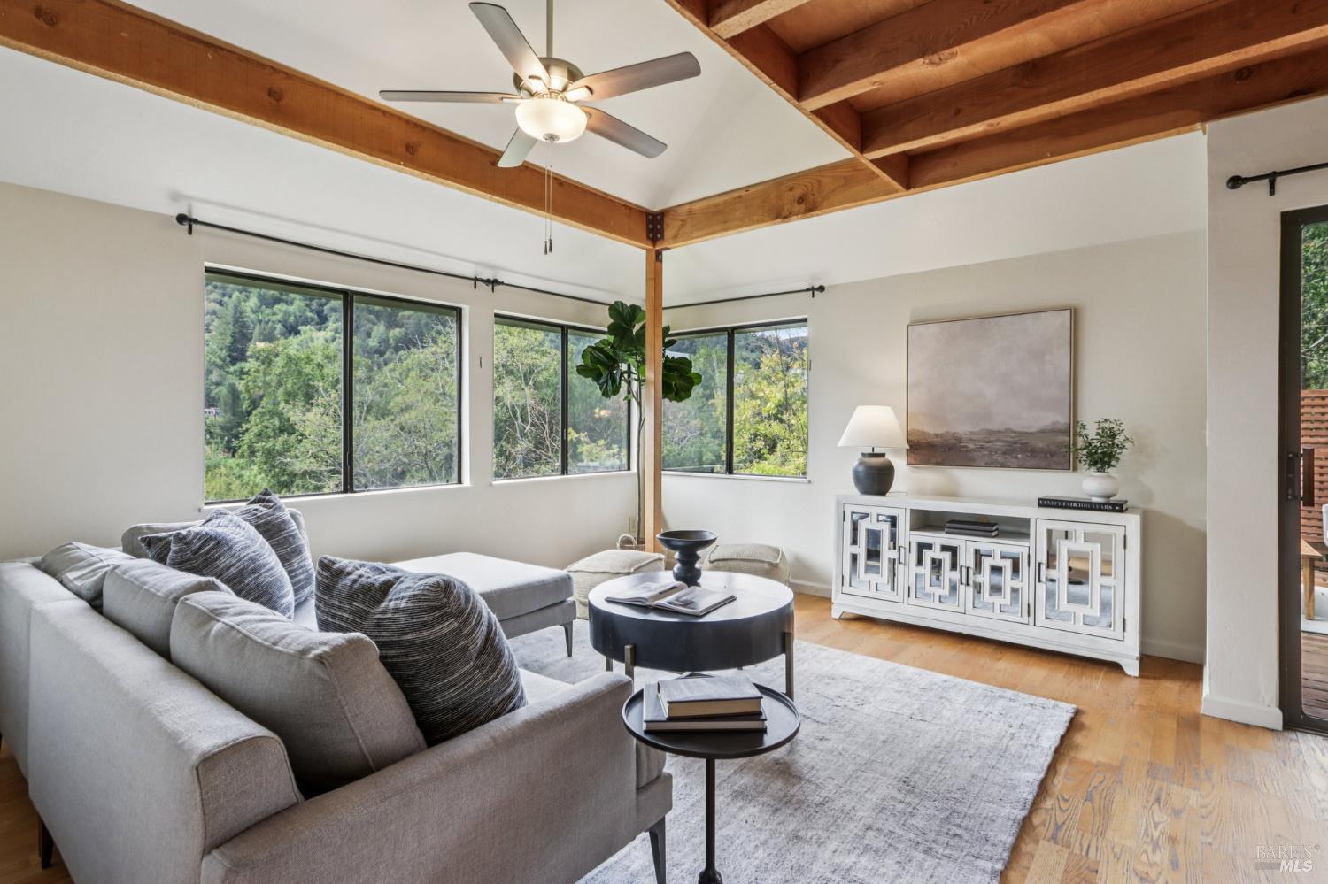 Detail Gallery Image 3 of 36 For 32 Glen Dr, Fairfax,  CA 94930 - 3 Beds | 2 Baths