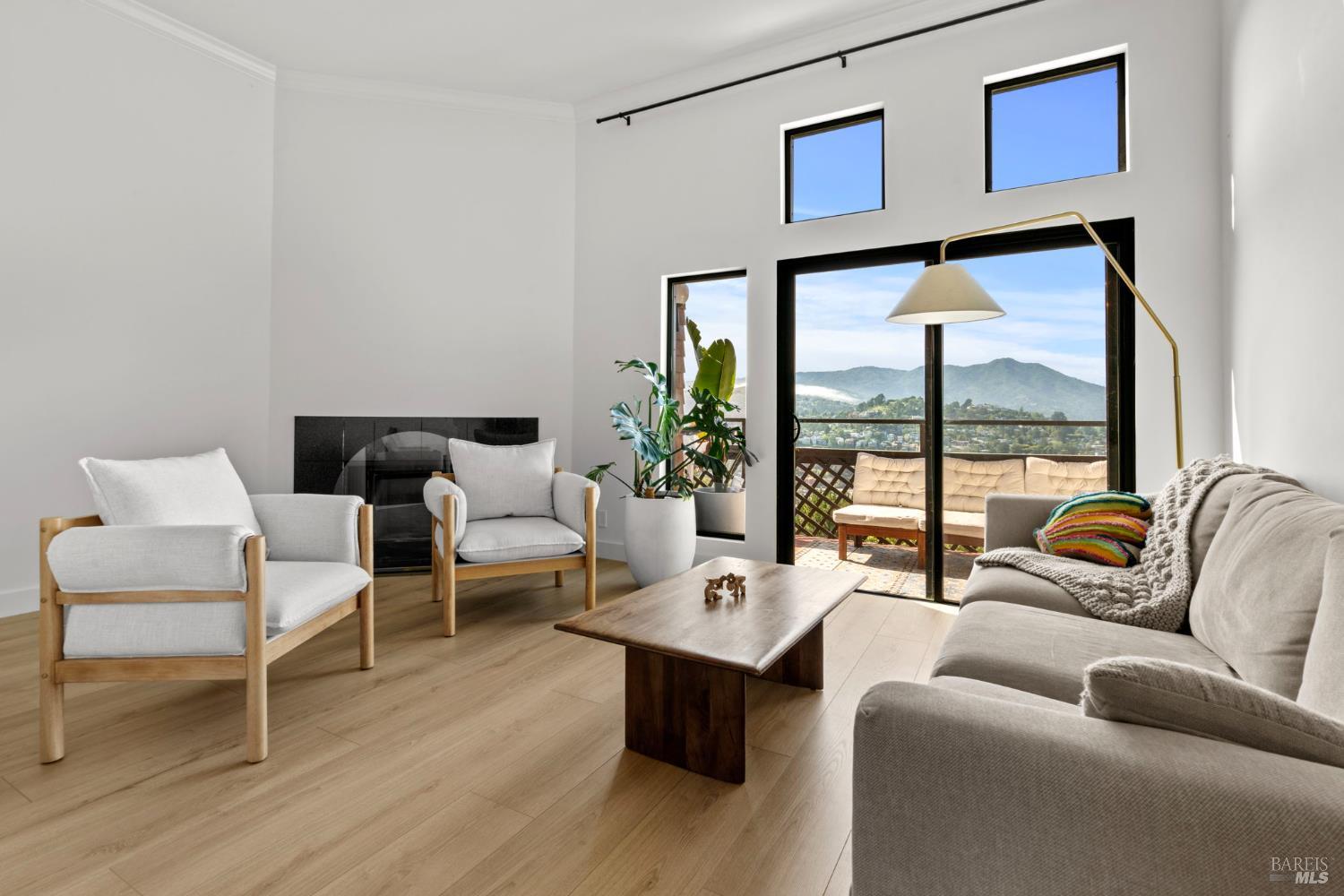 Detail Gallery Image 2 of 26 For 402 Donahue St, Sausalito,  CA 94965 - 3 Beds | 2/1 Baths