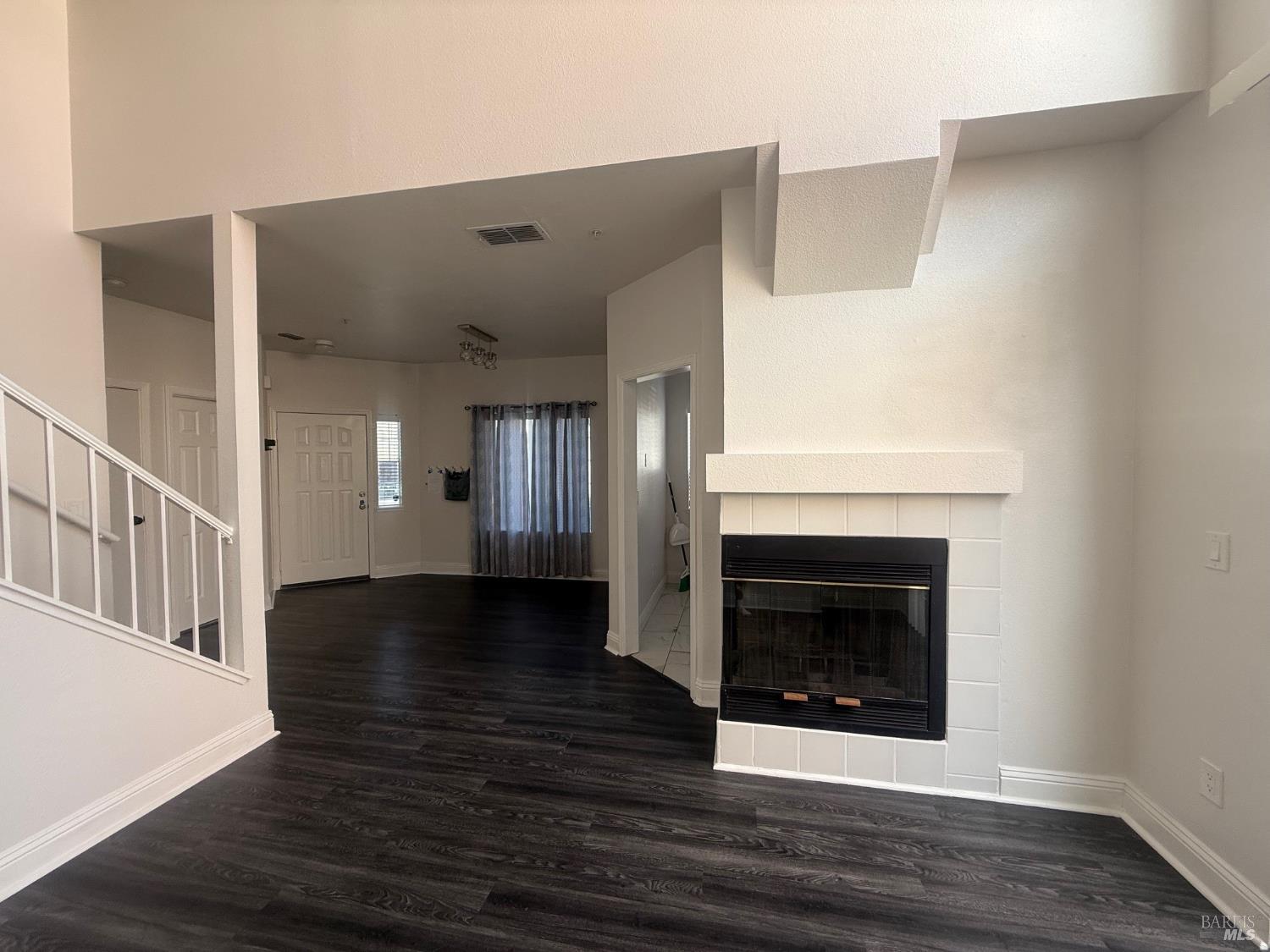 Detail Gallery Image 8 of 16 For 40 Manchester Ln, Fairfield,  CA 94533 - 3 Beds | 2/1 Baths