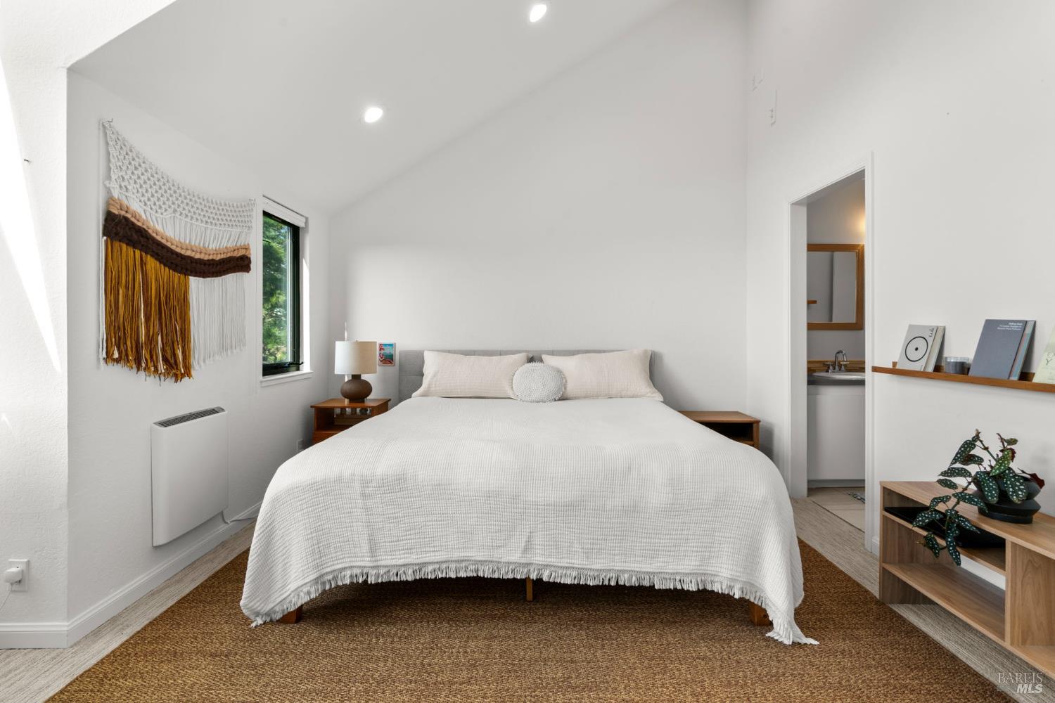 Detail Gallery Image 14 of 26 For 402 Donahue St, Sausalito,  CA 94965 - 3 Beds | 2/1 Baths