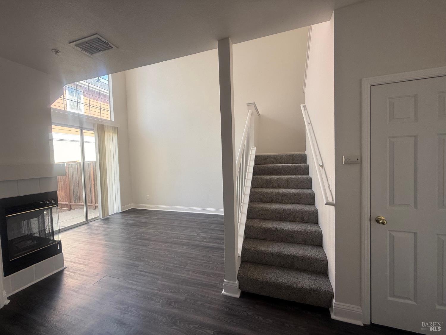 Detail Gallery Image 10 of 16 For 40 Manchester Ln, Fairfield,  CA 94533 - 3 Beds | 2/1 Baths