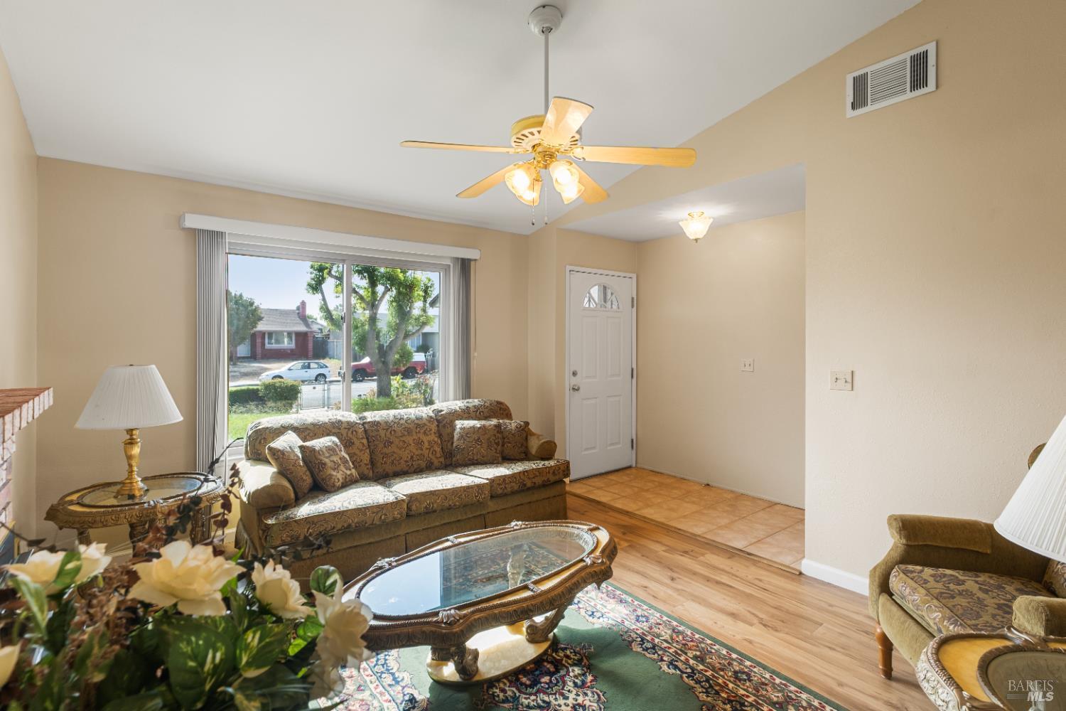 Detail Gallery Image 13 of 47 For 616 Emperor Dr, Suisun City,  CA 94585 - 3 Beds | 1 Baths