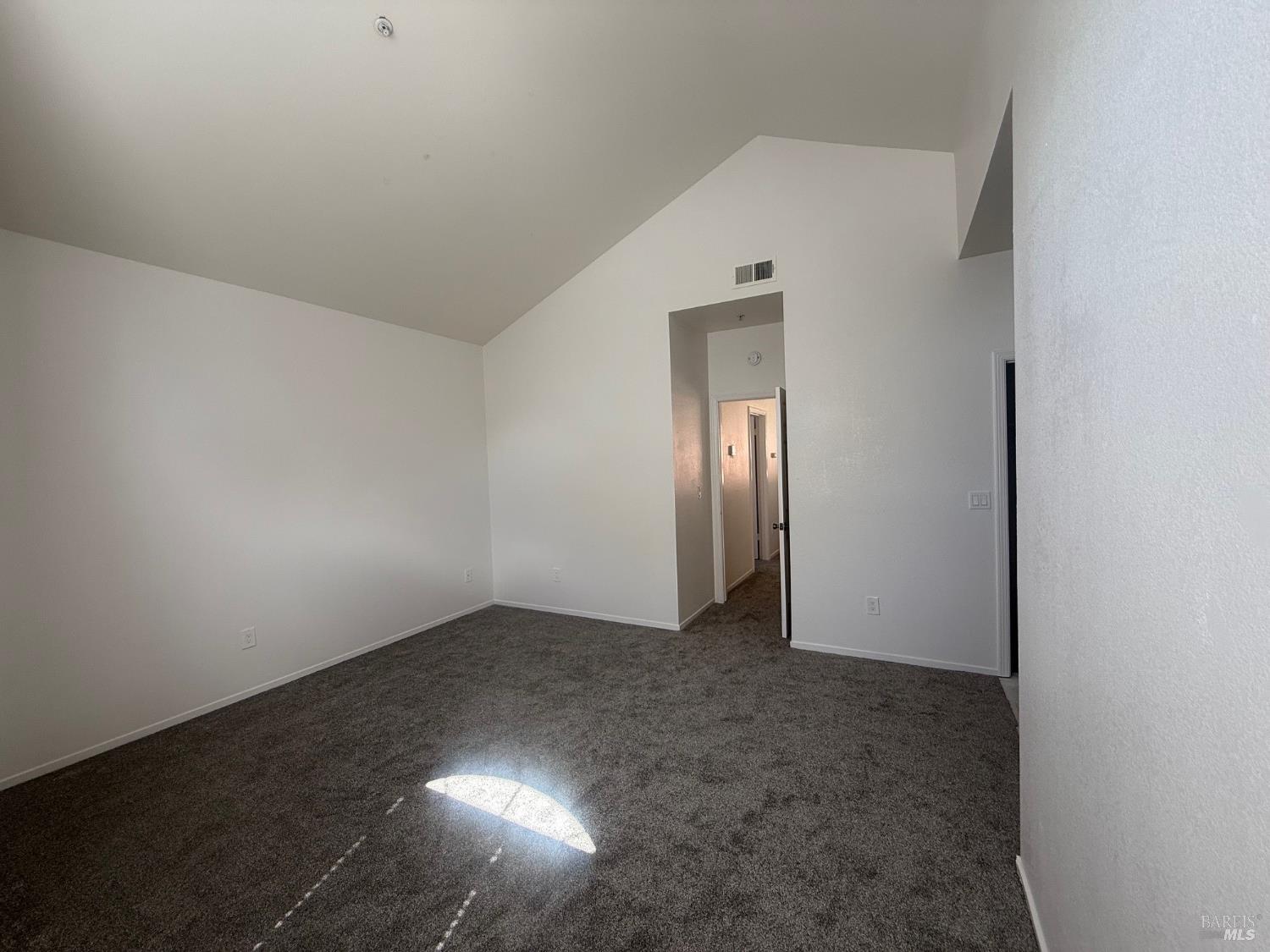 Detail Gallery Image 14 of 16 For 40 Manchester Ln, Fairfield,  CA 94533 - 3 Beds | 2/1 Baths