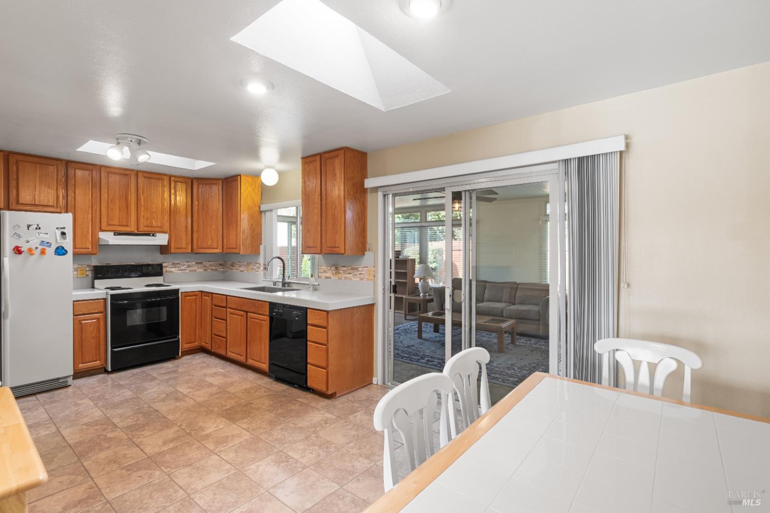 Detail Gallery Image 31 of 47 For 616 Emperor Dr, Suisun City,  CA 94585 - 3 Beds | 1 Baths