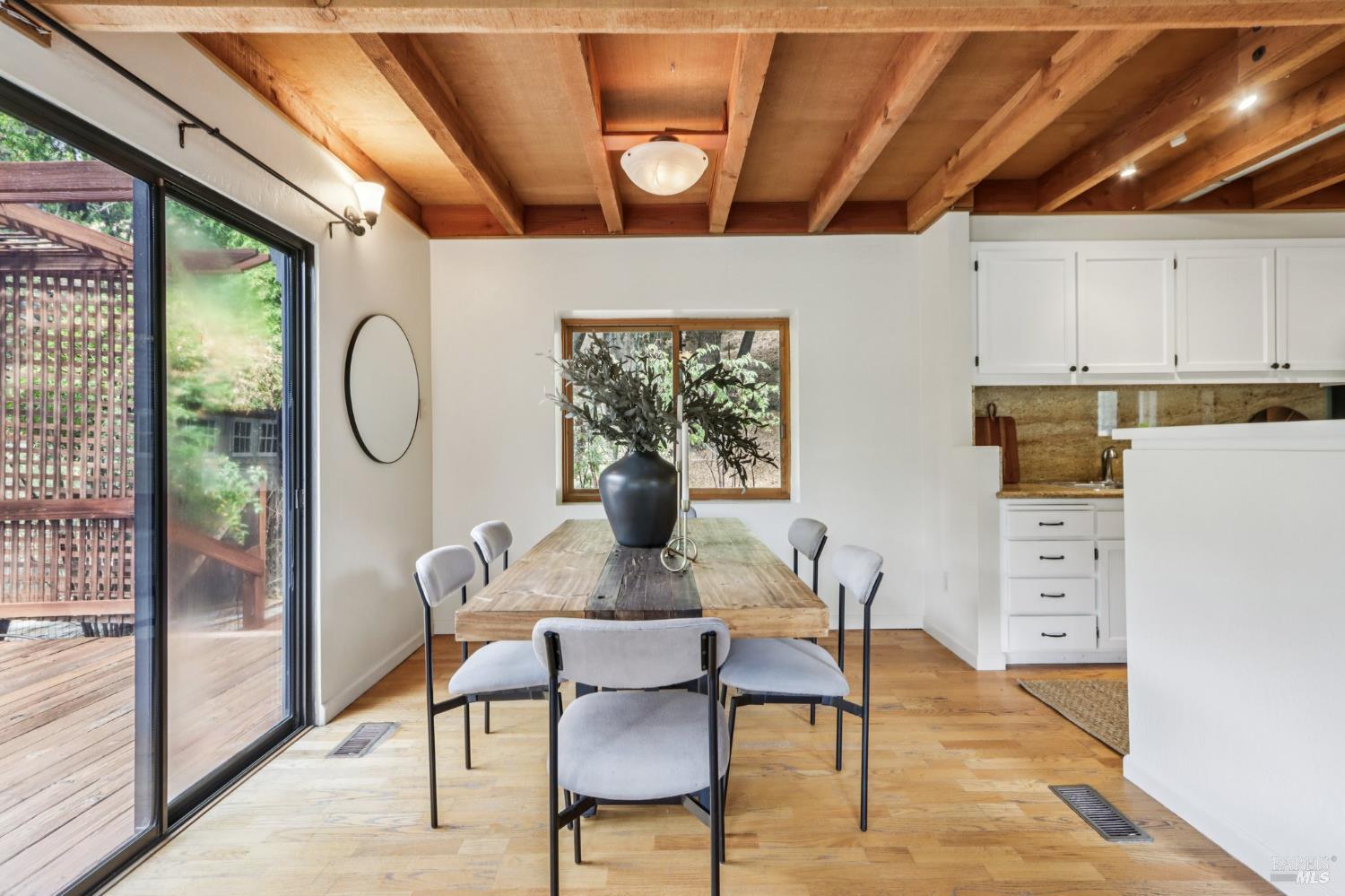 Detail Gallery Image 9 of 36 For 32 Glen Dr, Fairfax,  CA 94930 - 3 Beds | 2 Baths