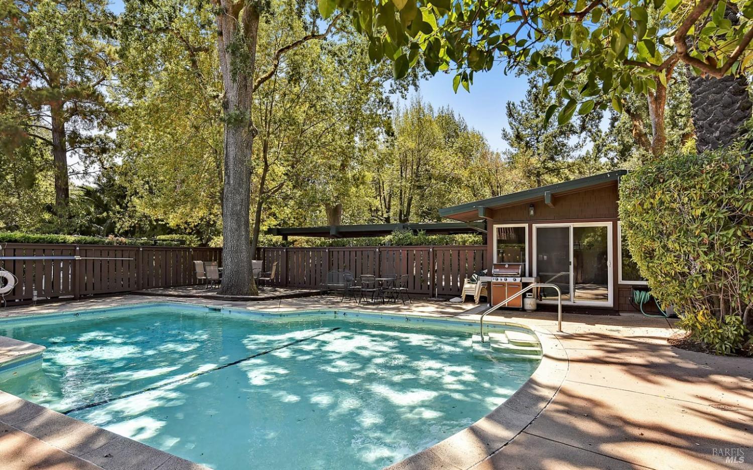 Detail Gallery Image 17 of 19 For 84 Madrone Ave #1,  San Anselmo,  CA 94960 - 2 Beds | 1 Baths