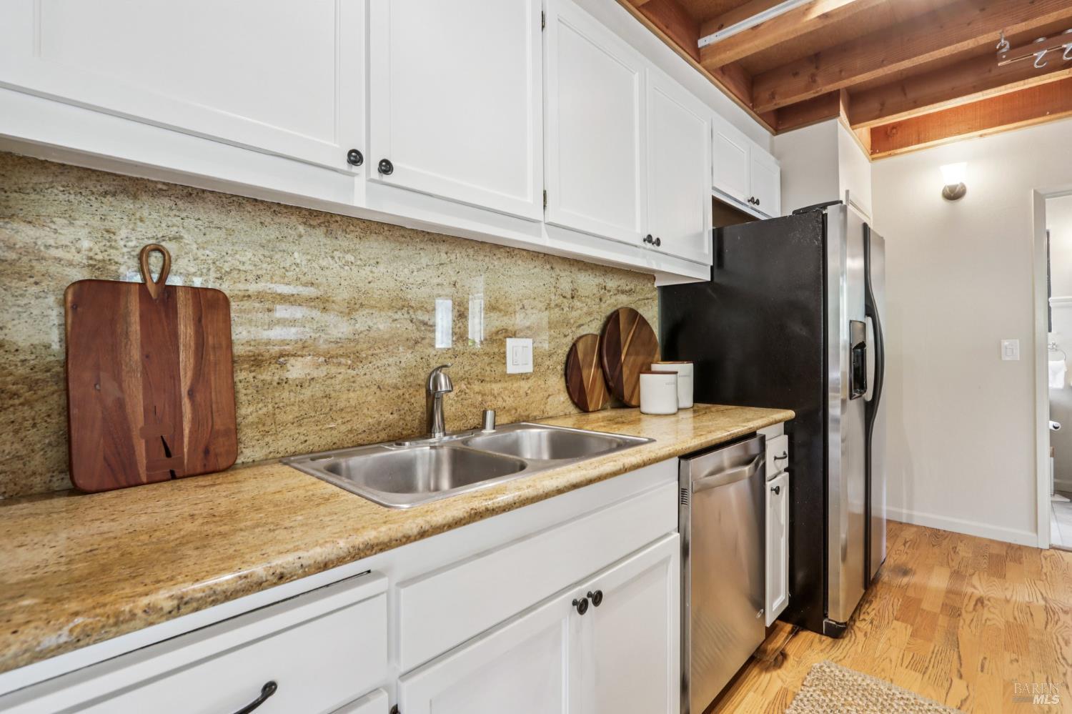 Detail Gallery Image 11 of 36 For 32 Glen Dr, Fairfax,  CA 94930 - 3 Beds | 2 Baths