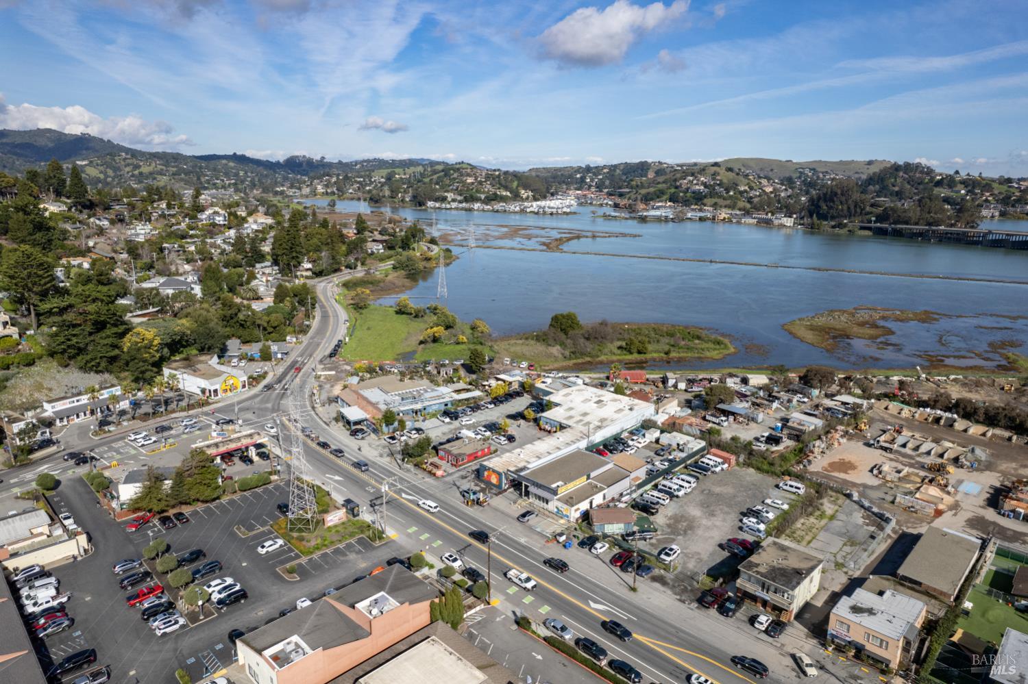 Detail Gallery Image 3 of 15 For 242 Shoreline Hwy, Mill Valley,  CA 94941 - – Beds | – Baths