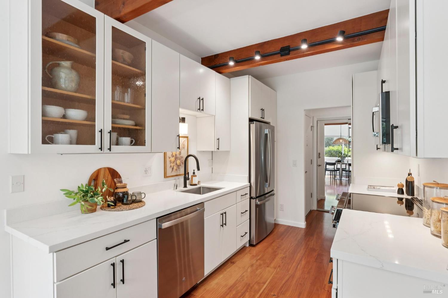 Detail Gallery Image 4 of 19 For 84 Madrone Ave #1,  San Anselmo,  CA 94960 - 2 Beds | 1 Baths