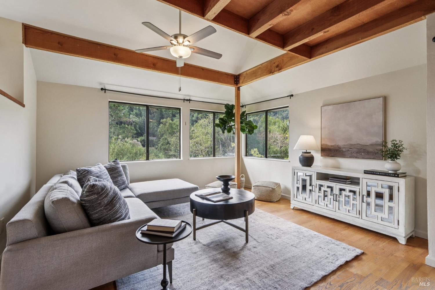 Detail Gallery Image 4 of 36 For 32 Glen Dr, Fairfax,  CA 94930 - 3 Beds | 2 Baths