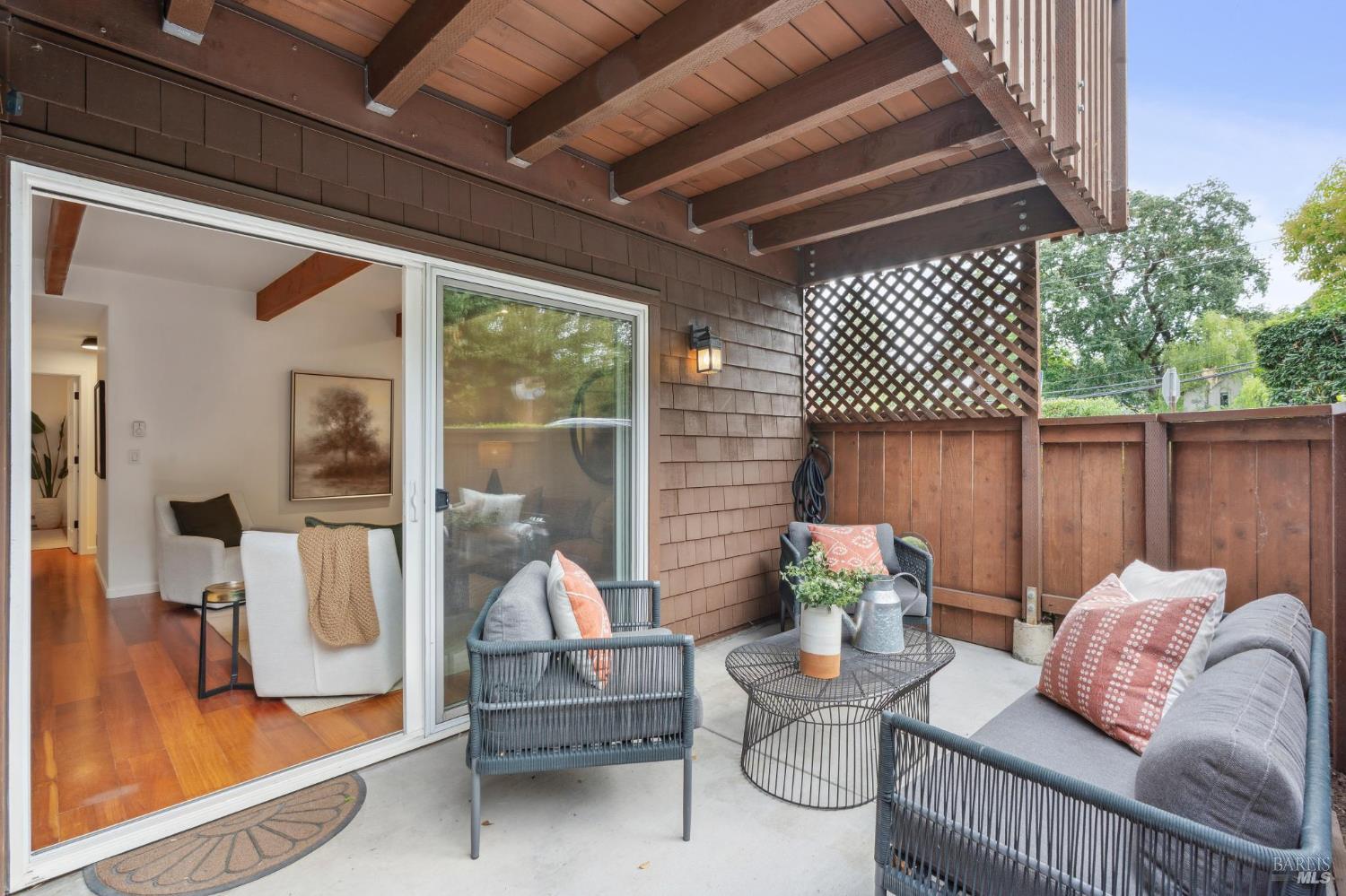 Detail Gallery Image 2 of 19 For 84 Madrone Ave #1,  San Anselmo,  CA 94960 - 2 Beds | 1 Baths