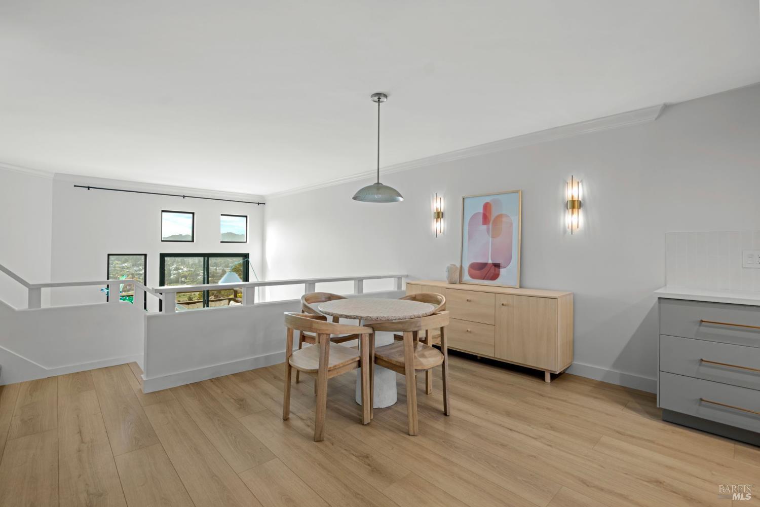 Detail Gallery Image 9 of 26 For 402 Donahue St, Sausalito,  CA 94965 - 3 Beds | 2/1 Baths