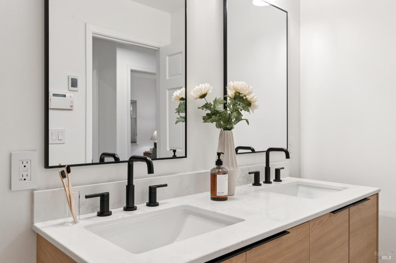 Detail Gallery Image 13 of 19 For 84 Madrone Ave #1,  San Anselmo,  CA 94960 - 2 Beds | 1 Baths