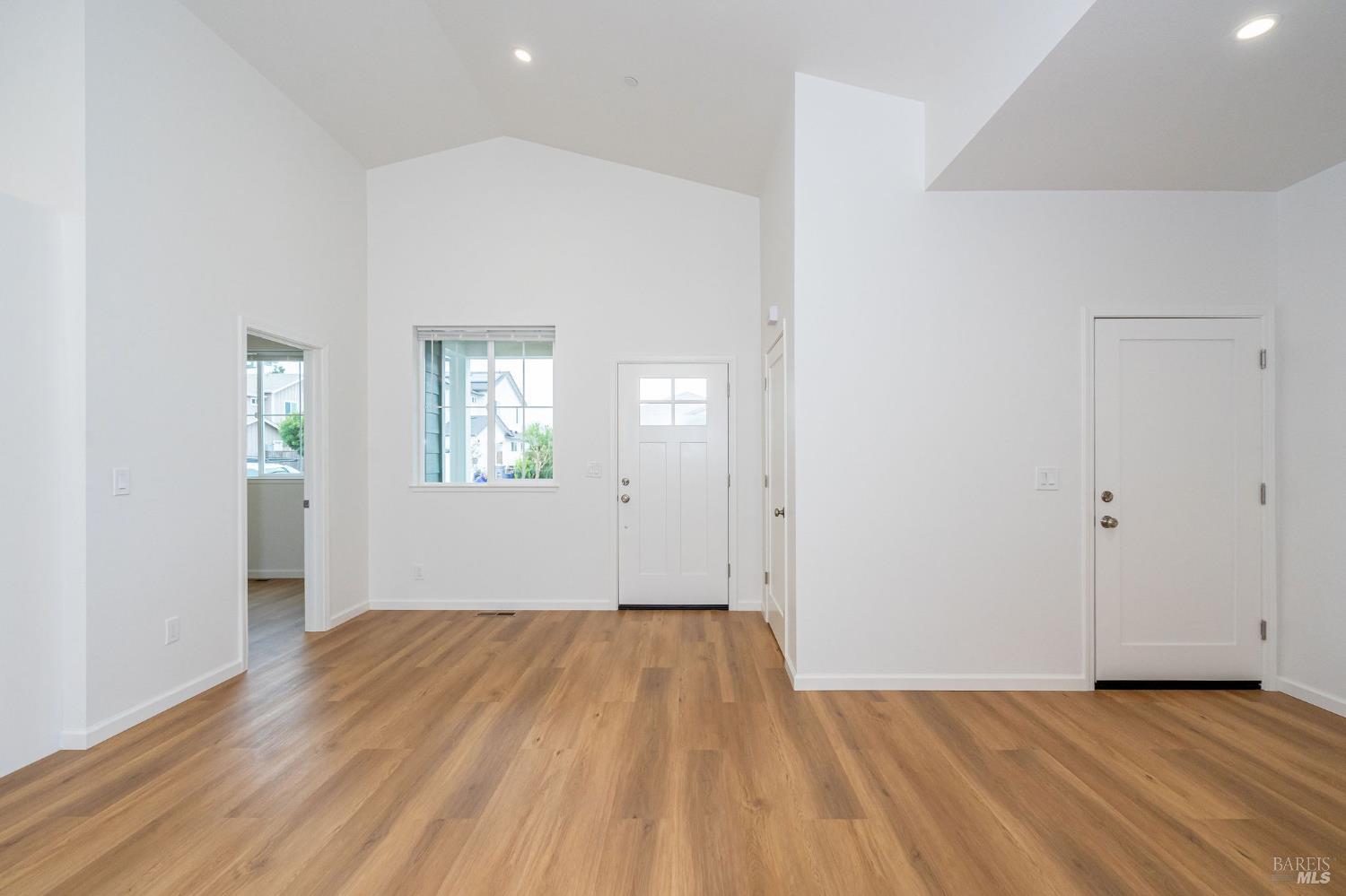 Detail Gallery Image 4 of 43 For 1924 San Salvador Dr, Santa Rosa,  CA 95403 - 4 Beds | 2 Baths