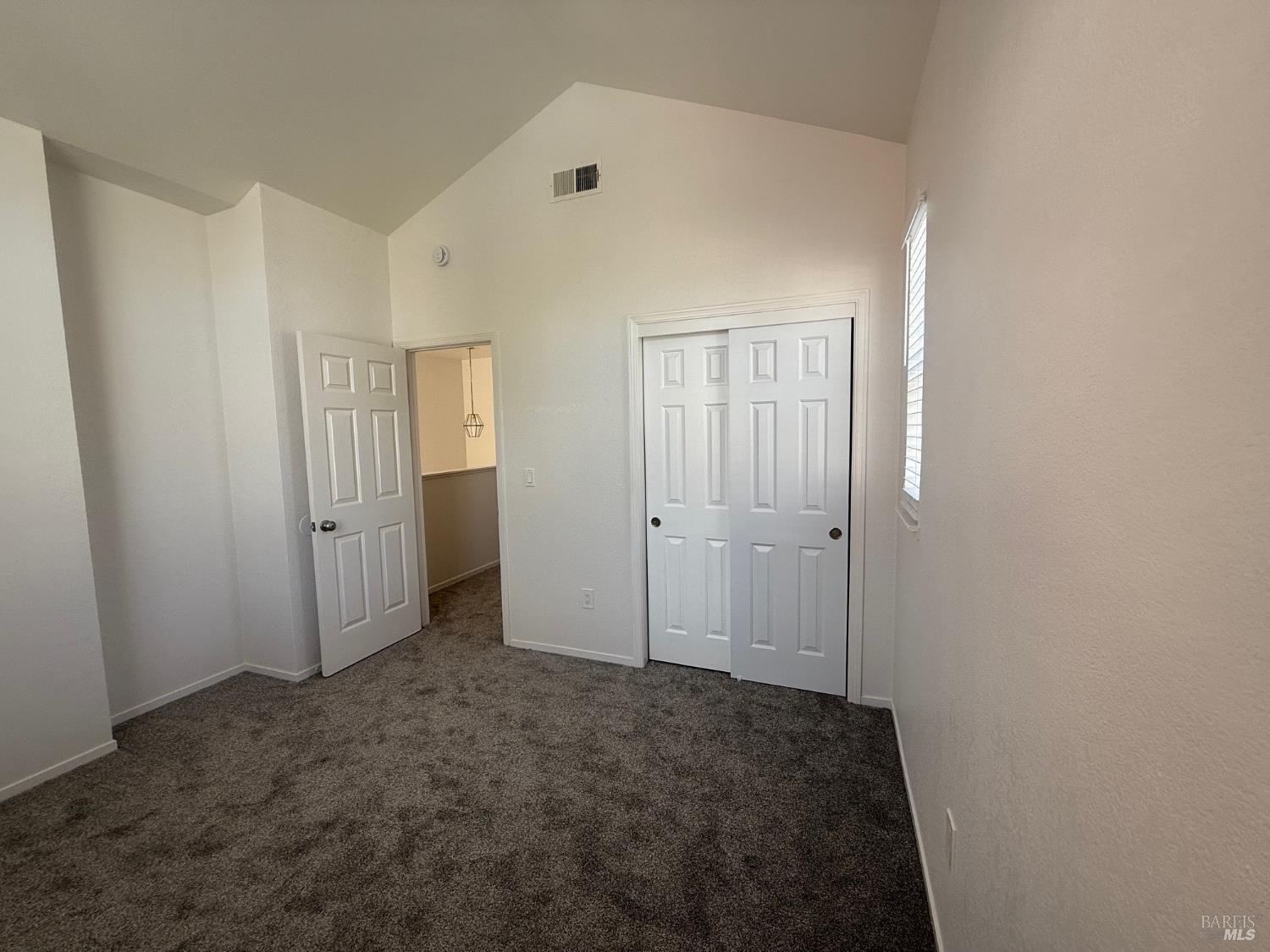 Detail Gallery Image 5 of 16 For 40 Manchester Ln, Fairfield,  CA 94533 - 3 Beds | 2/1 Baths