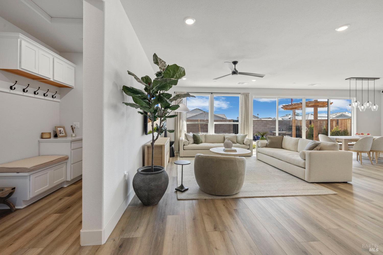 Detail Gallery Image 22 of 72 For 707 Billhook Dr, Vacaville,  CA 95687 - 4 Beds | 2 Baths