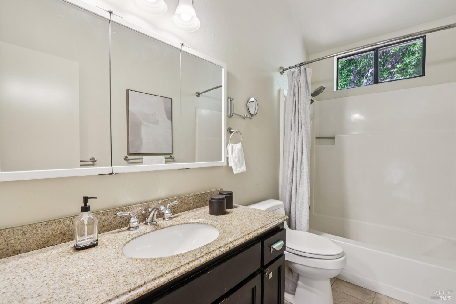 Detail Gallery Image 21 of 36 For 32 Glen Dr, Fairfax,  CA 94930 - 3 Beds | 2 Baths