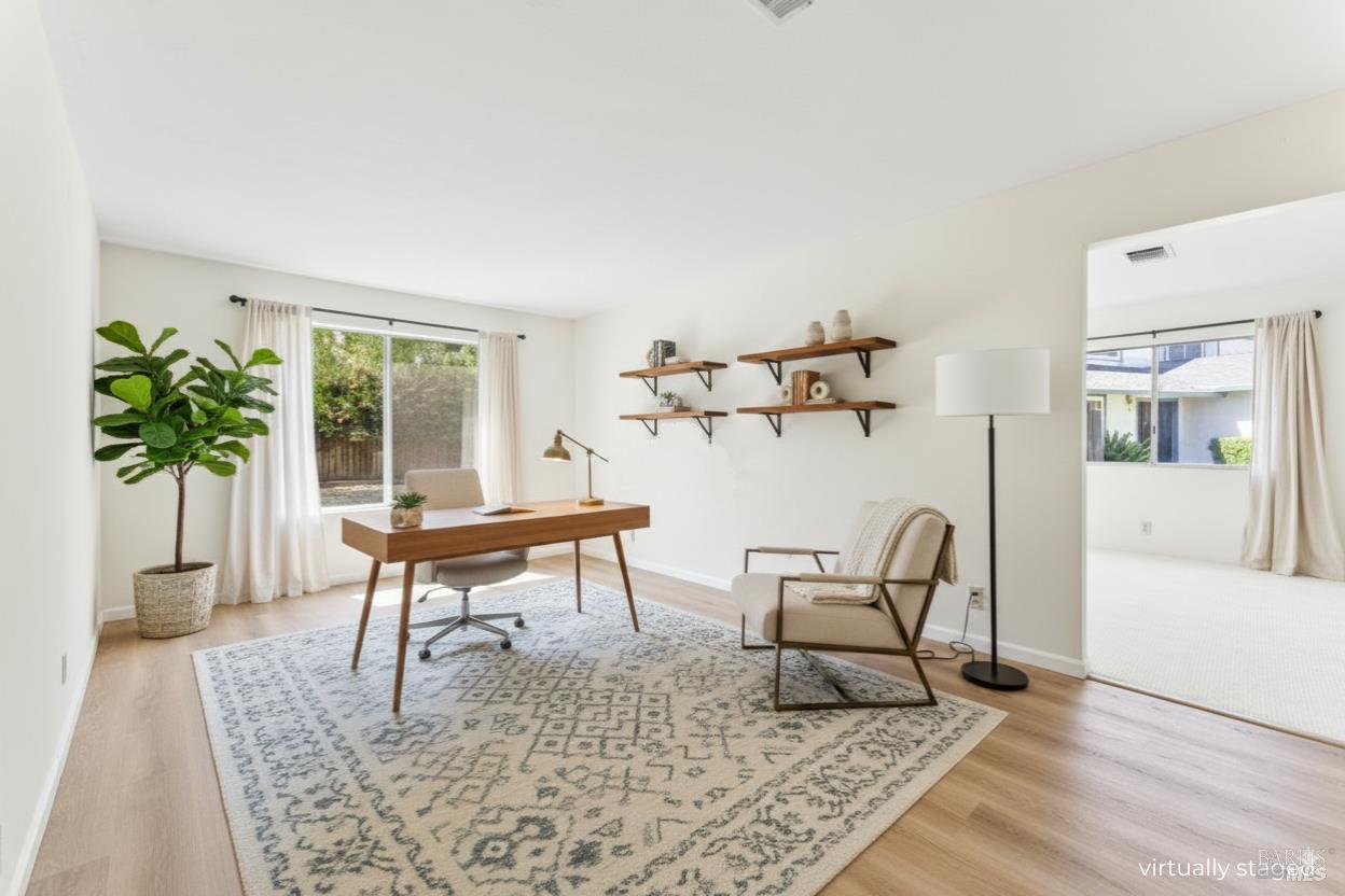 Detail Gallery Image 4 of 31 For 715 Berkshire Ct, Dixon,  CA 95620 - 4 Beds | 2 Baths