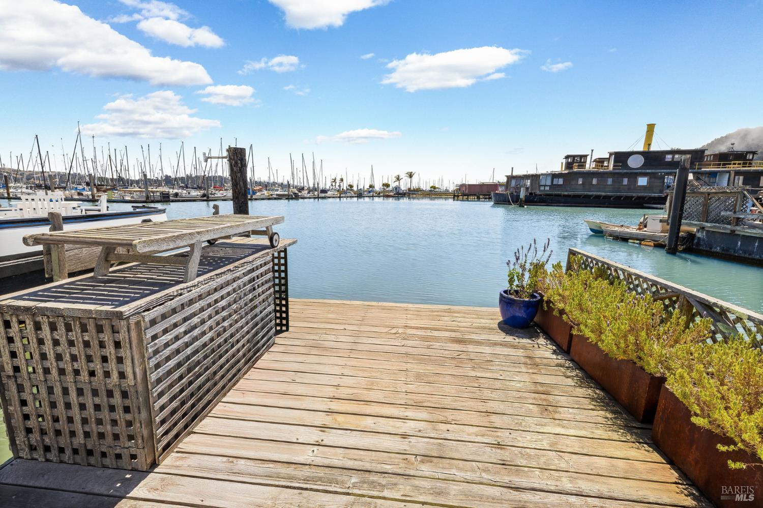 Detail Gallery Image 10 of 21 For 12 S 40 Dock Unkn, Sausalito,  CA 94965 - 1 Beds | 1 Baths