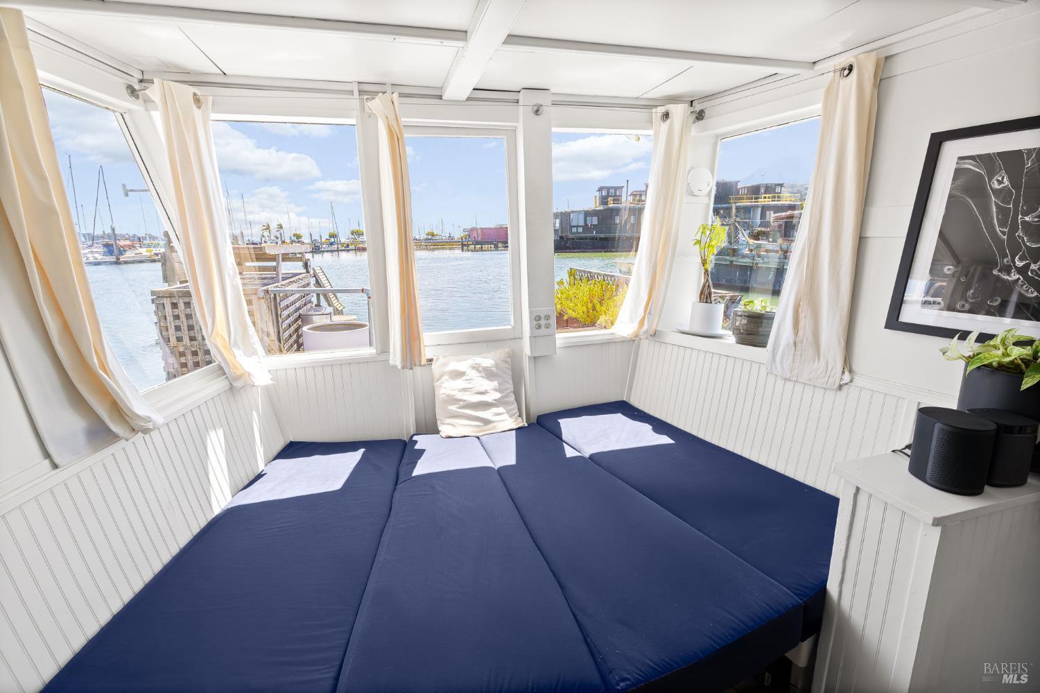 Detail Gallery Image 8 of 21 For 12 S 40 Dock Unkn, Sausalito,  CA 94965 - 1 Beds | 1 Baths