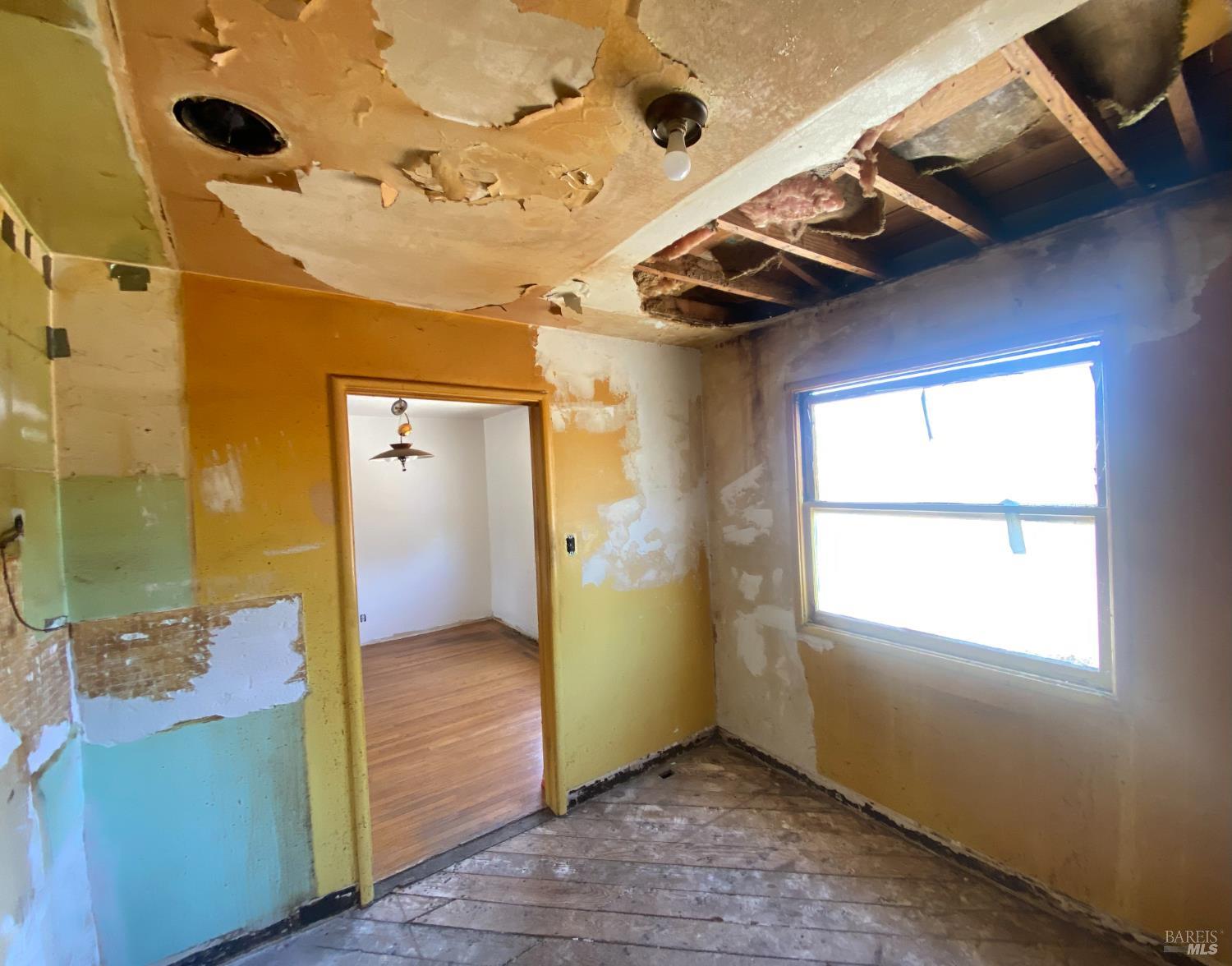 Detail Gallery Image 14 of 20 For 581 Louis Dr, Novato,  CA 94945 - 3 Beds | 1 Baths