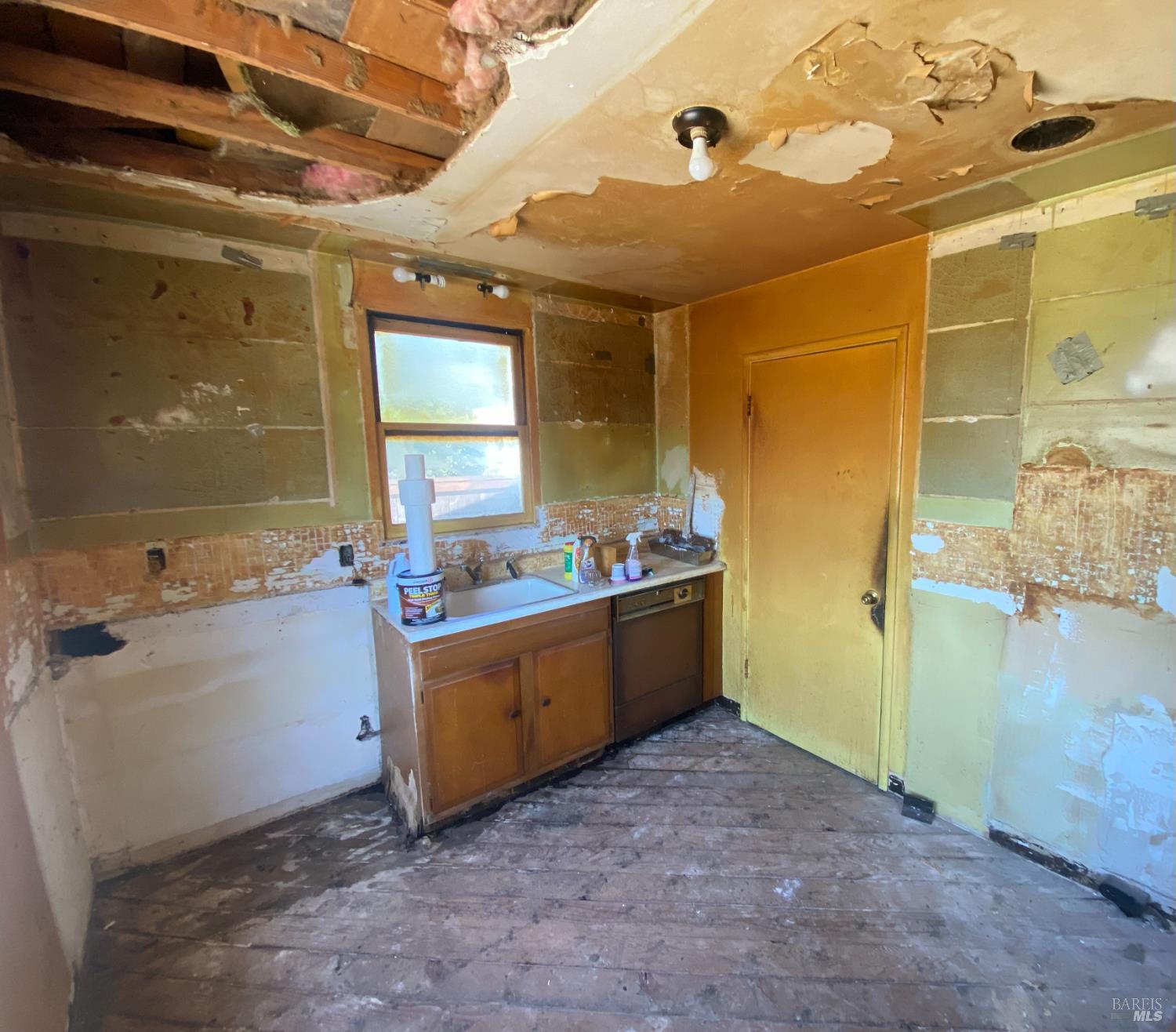 Detail Gallery Image 15 of 20 For 581 Louis Dr, Novato,  CA 94945 - 3 Beds | 1 Baths