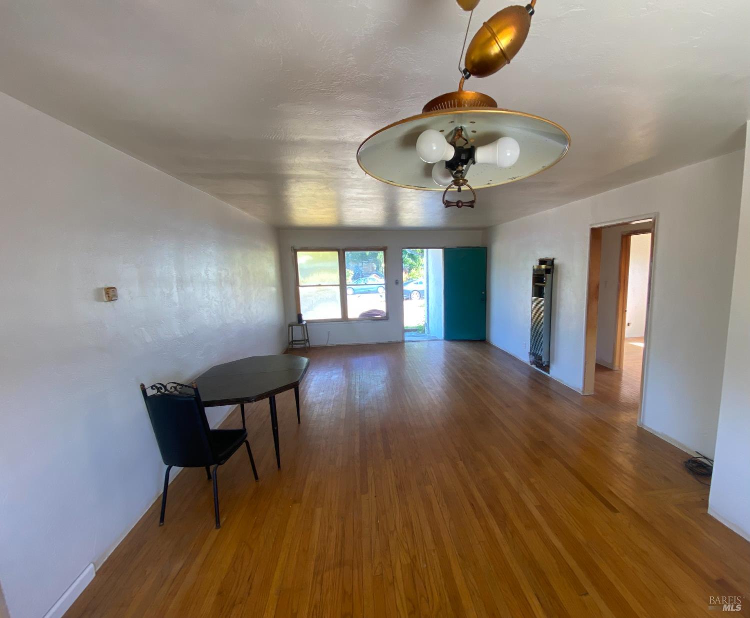 Detail Gallery Image 7 of 20 For 581 Louis Dr, Novato,  CA 94945 - 3 Beds | 1 Baths