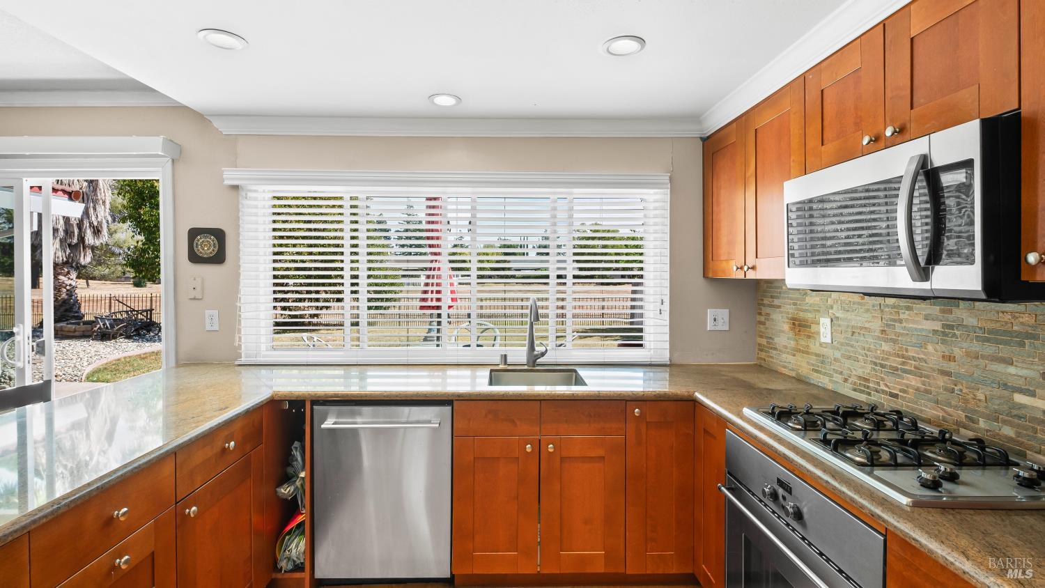 Detail Gallery Image 16 of 64 For 442 Yellowstone Dr, Vacaville,  CA 95687 - 3 Beds | 2 Baths