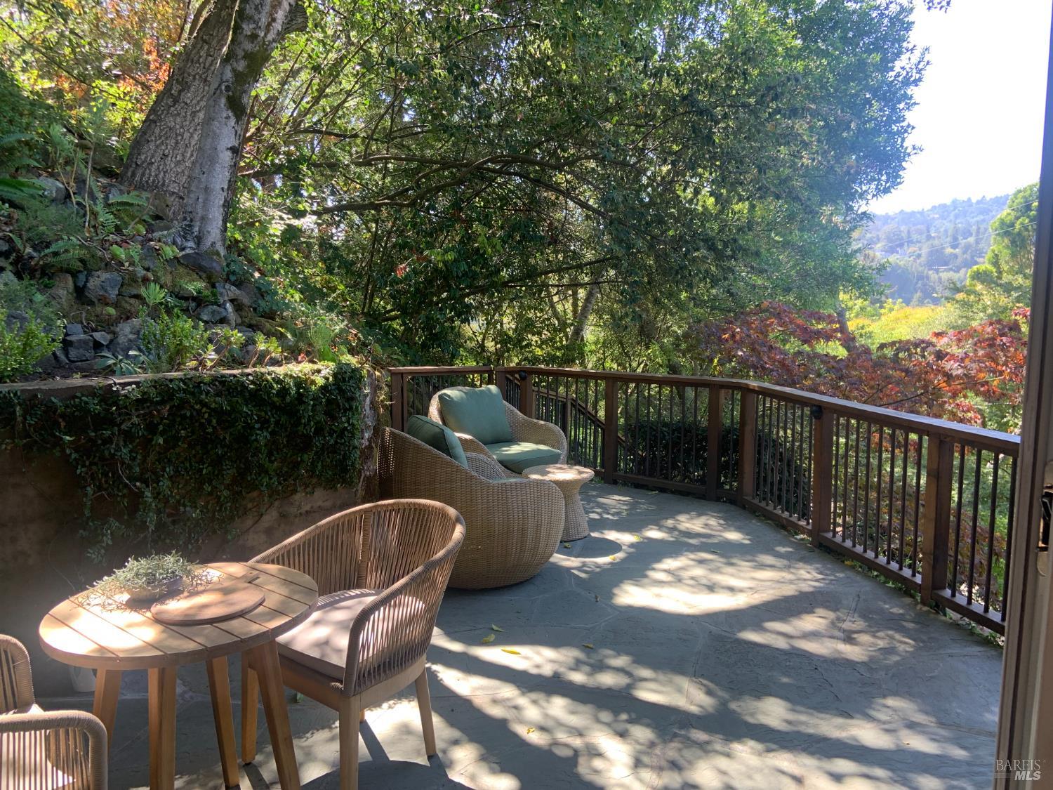 Detail Gallery Image 15 of 53 For 115 Manor Dr, Mill Valley,  CA 94941 - 5 Beds | 3/2 Baths