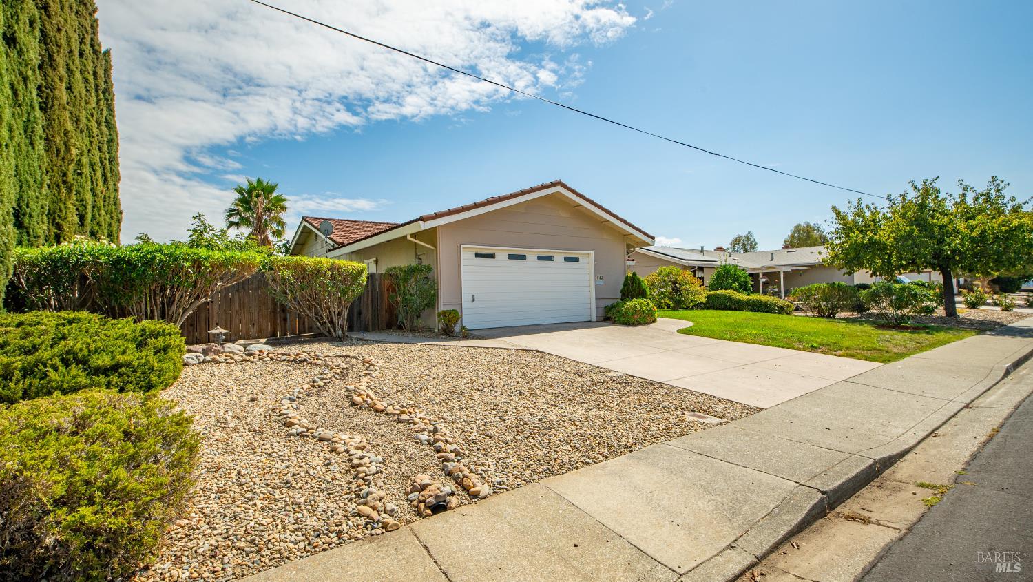 Detail Gallery Image 2 of 64 For 442 Yellowstone Dr, Vacaville,  CA 95687 - 3 Beds | 2 Baths