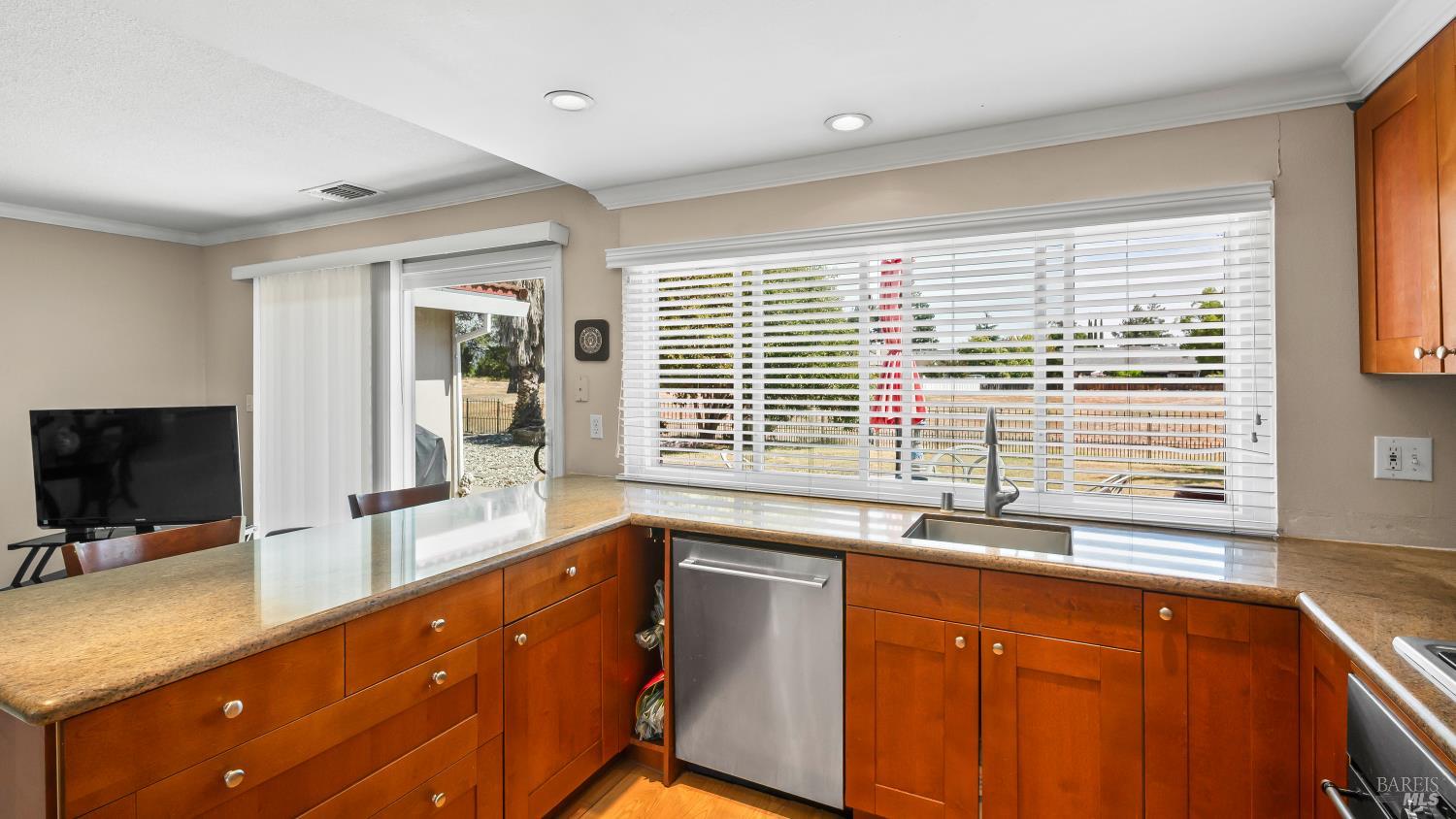 Detail Gallery Image 17 of 64 For 442 Yellowstone Dr, Vacaville,  CA 95687 - 3 Beds | 2 Baths