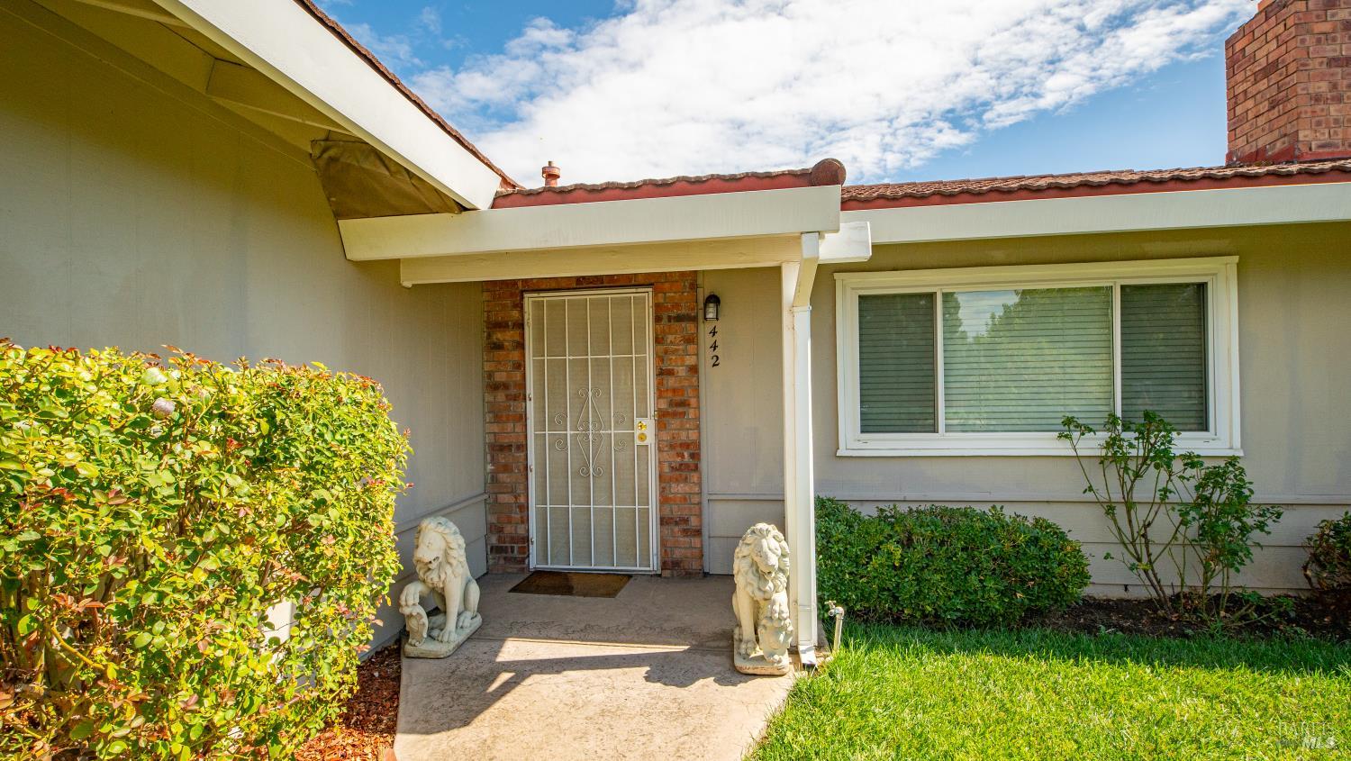 Detail Gallery Image 4 of 64 For 442 Yellowstone Dr, Vacaville,  CA 95687 - 3 Beds | 2 Baths