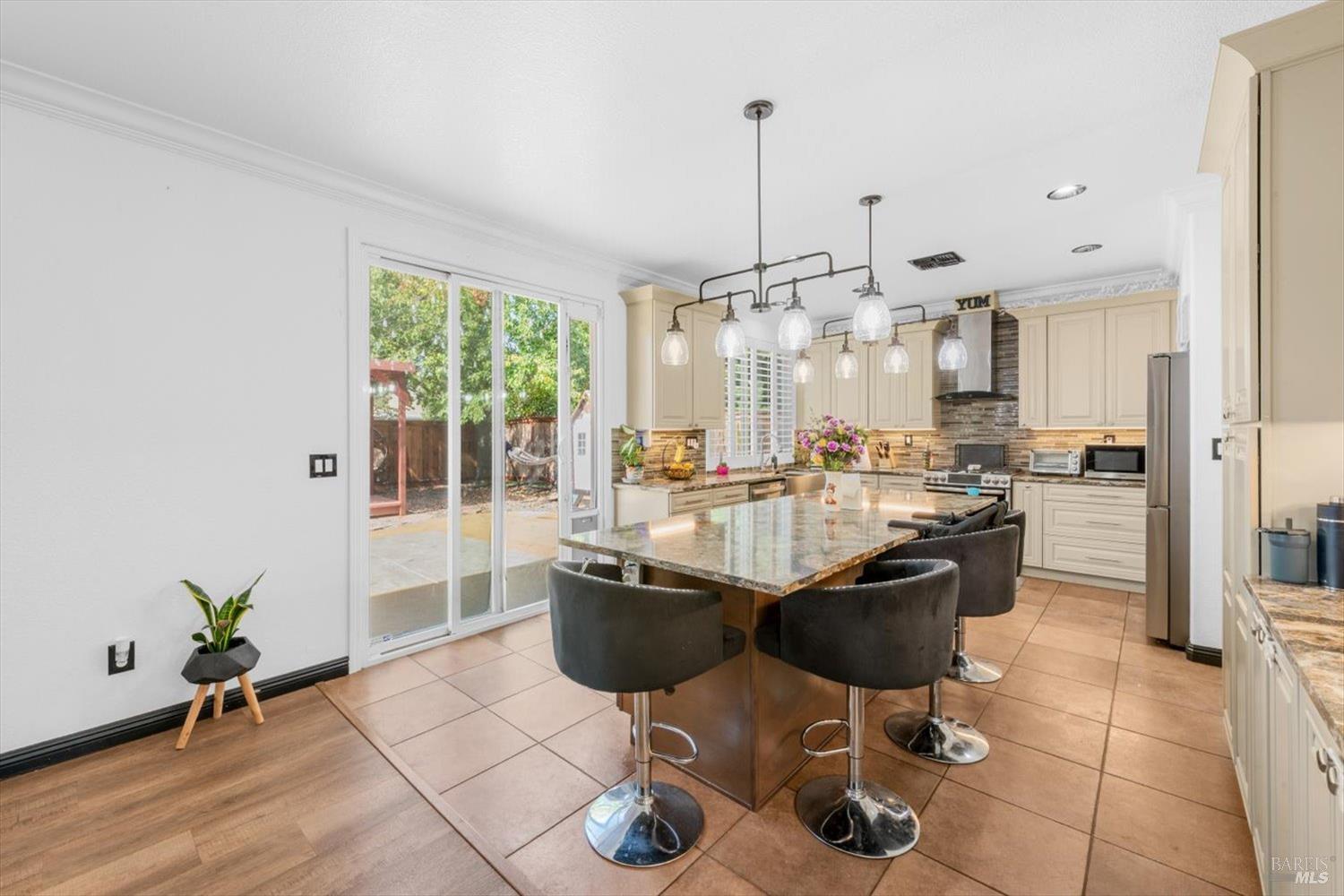 Detail Gallery Image 13 of 56 For 2541 Rowe Dr, Fairfield,  CA 94533 - 5 Beds | 3 Baths