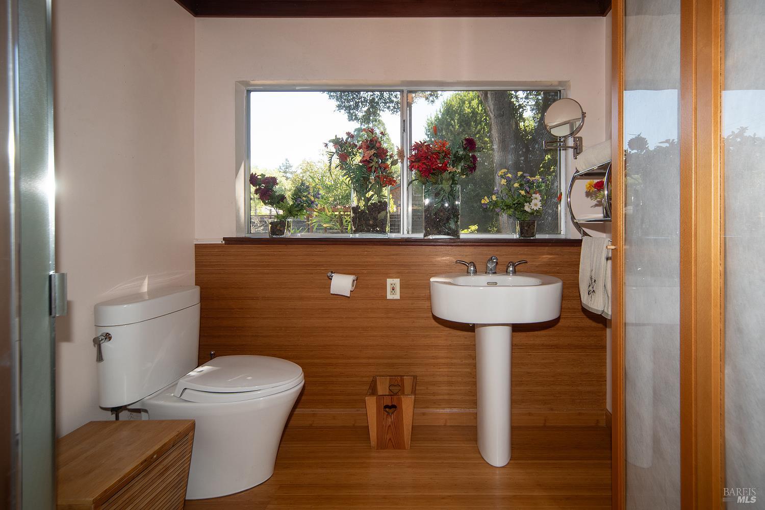 Detail Gallery Image 11 of 35 For 176 Railroad Ave, Woodacre,  CA 94973 - 2 Beds | 2 Baths